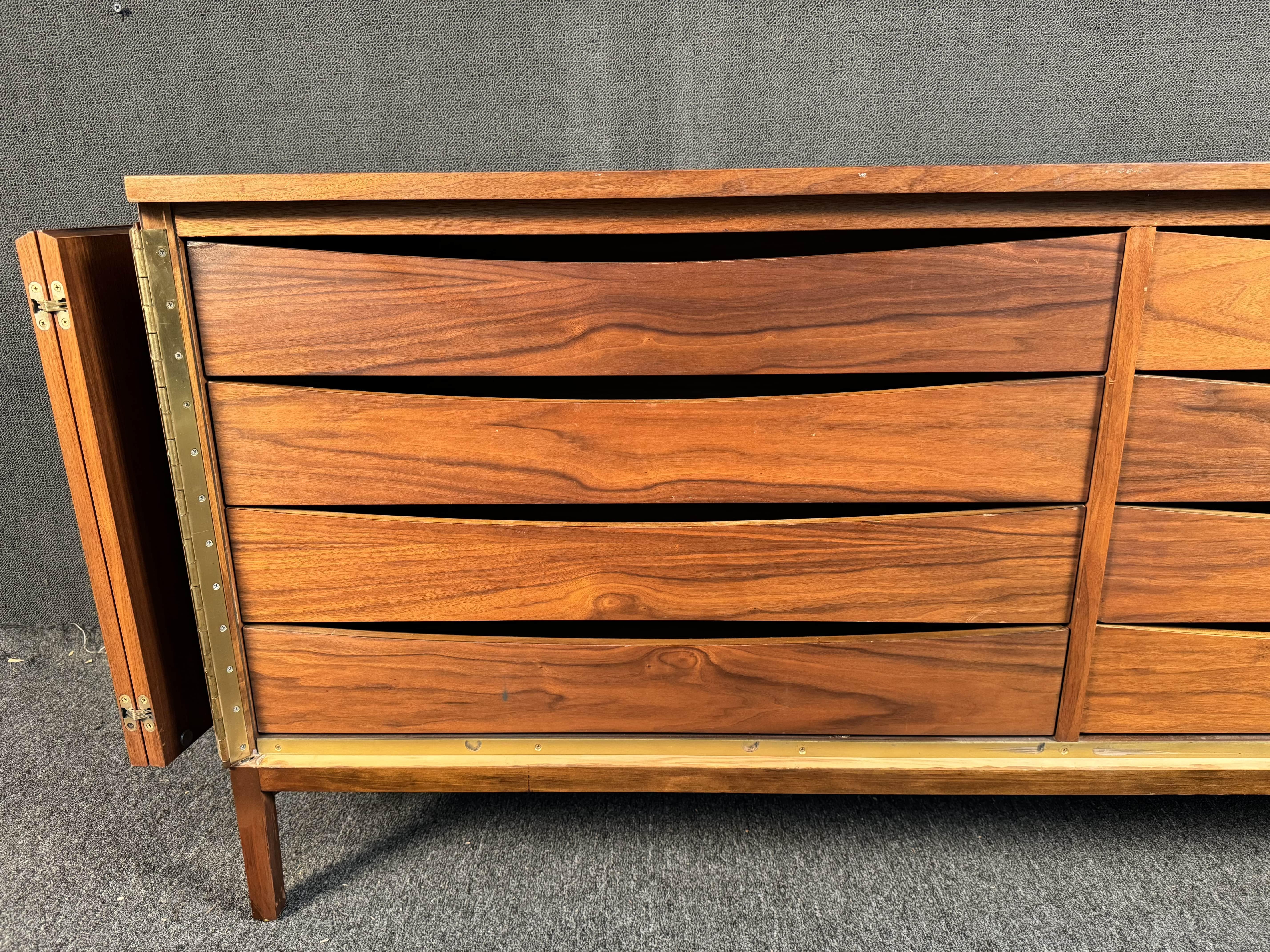 Paul McCobb - Credenza di Calvin Furniture in vendita 8
