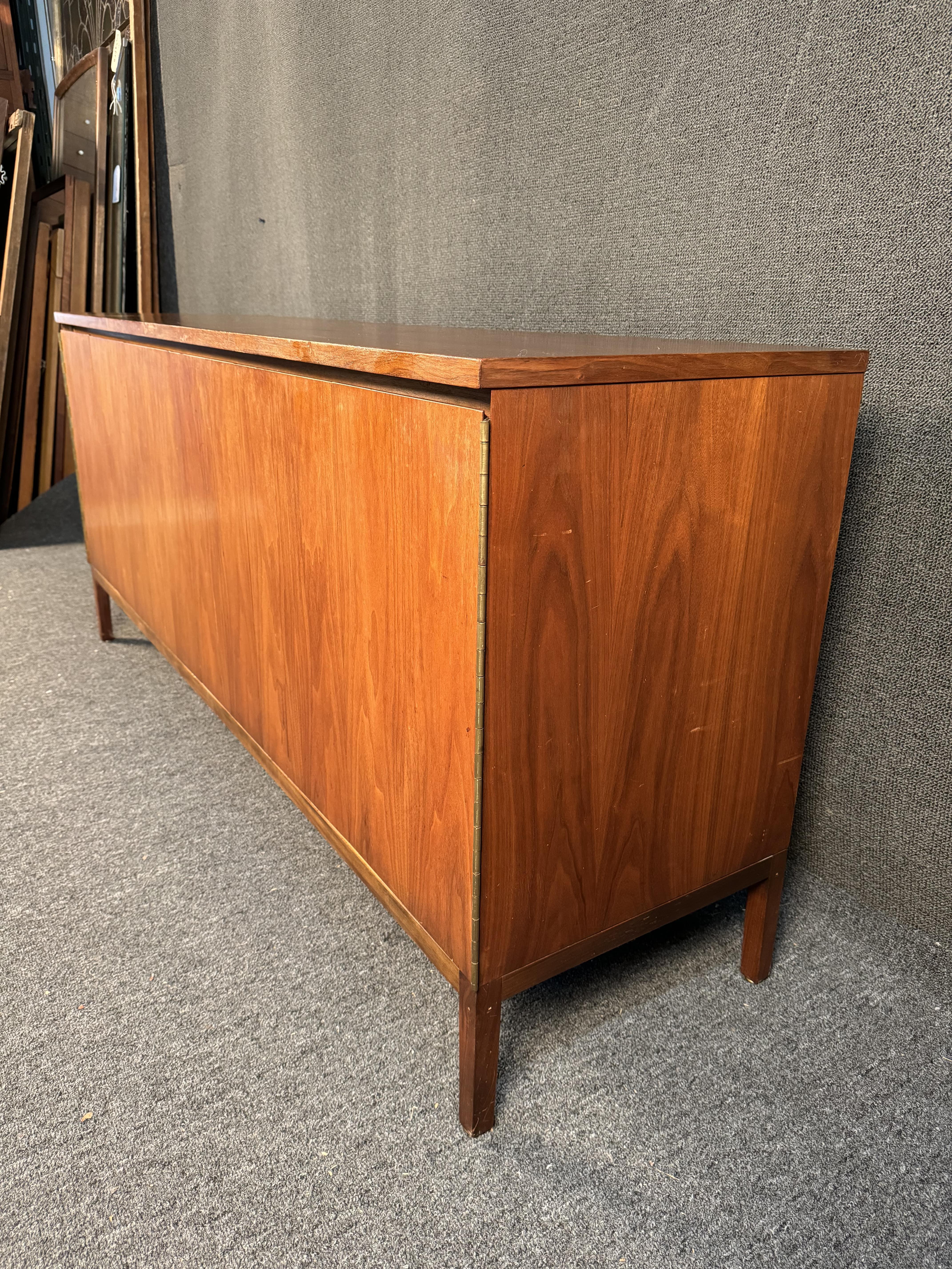 Paul McCobb - Credenza di Calvin Furniture In condizioni buone in vendita a Brooklyn, NY