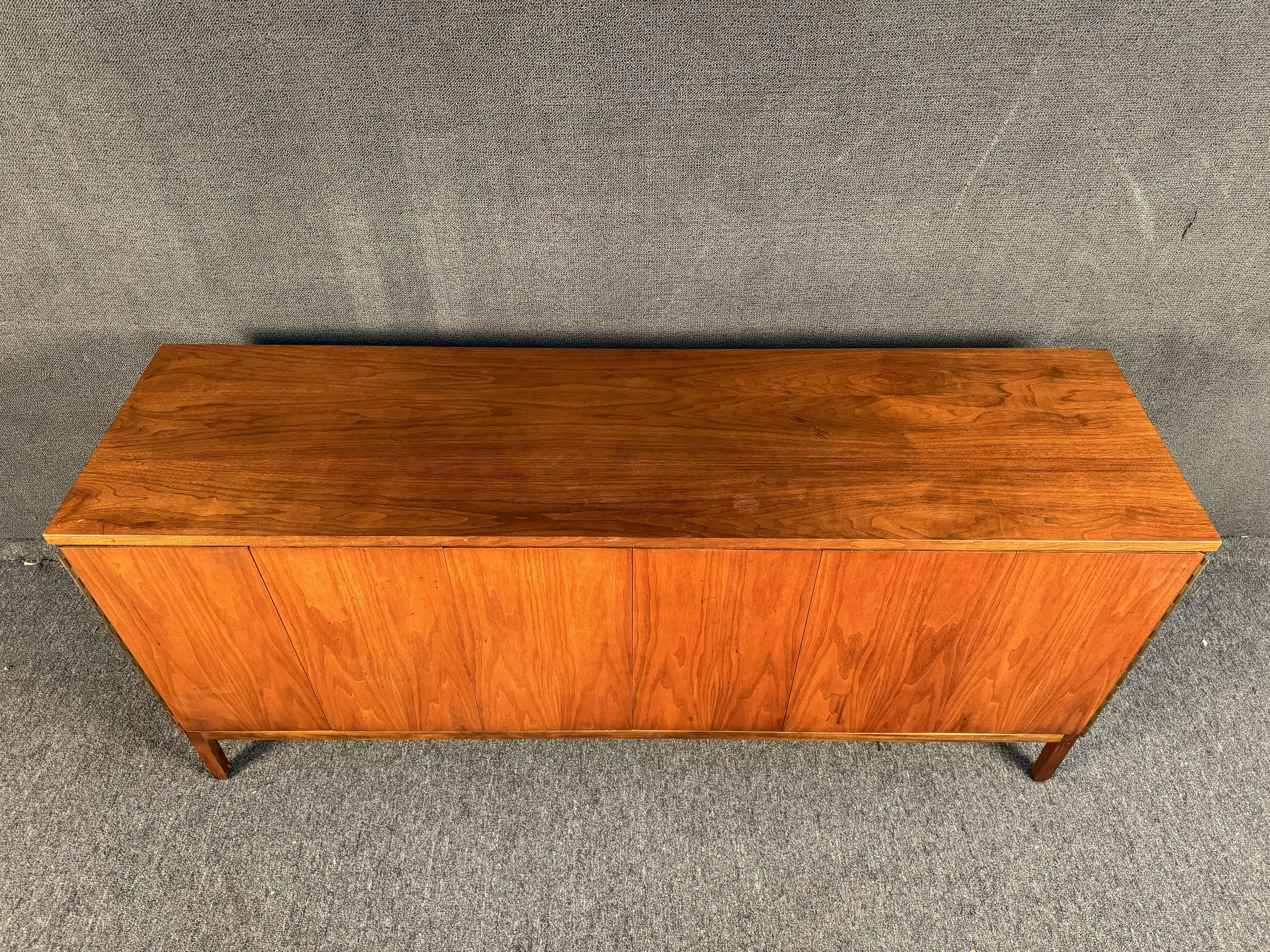 Legno Paul McCobb - Credenza di Calvin Furniture in vendita