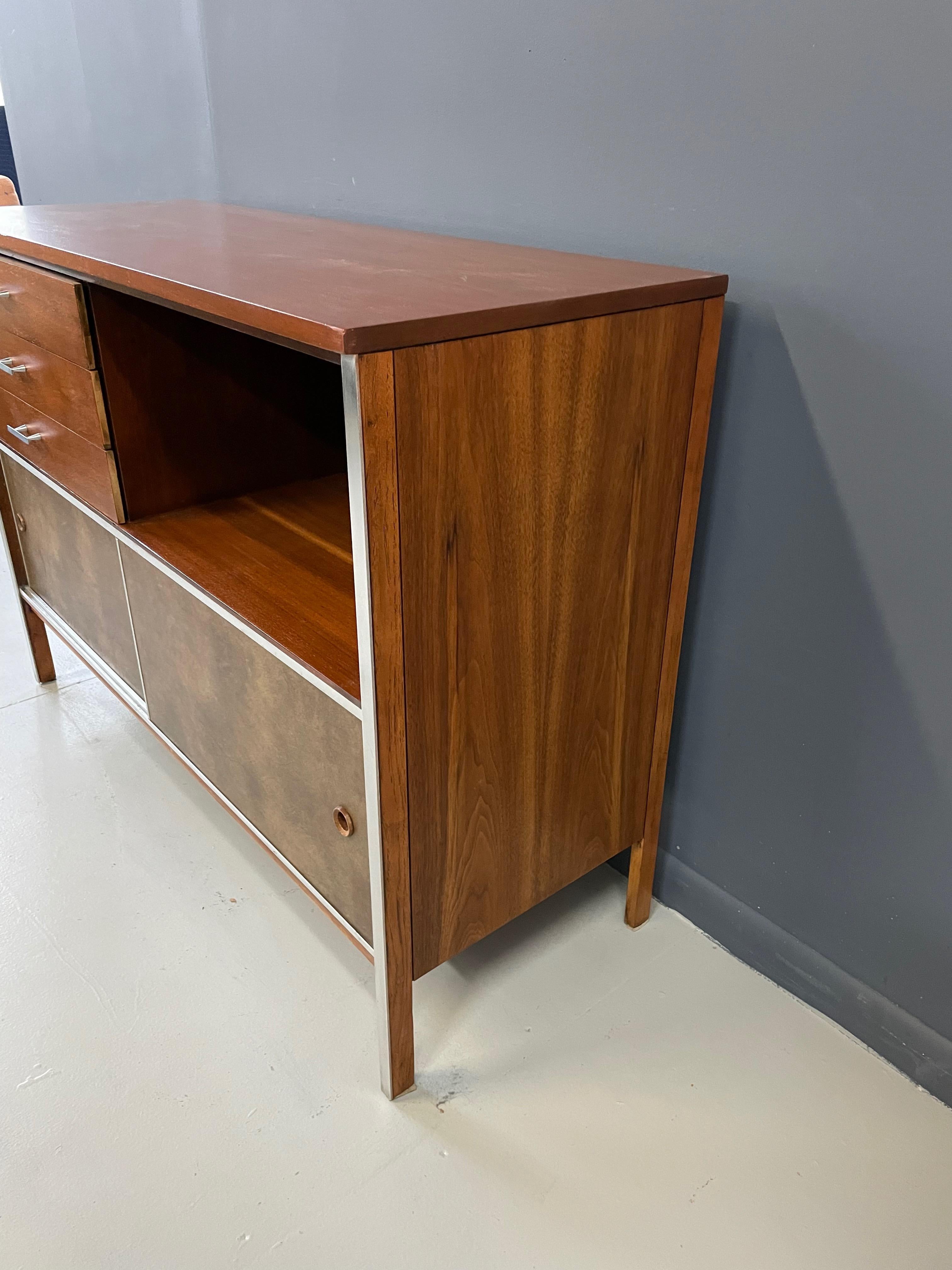 Paul McCobb Credenza for Calvin Furniture With 3 Drawers and 2 Sliding Doors 4