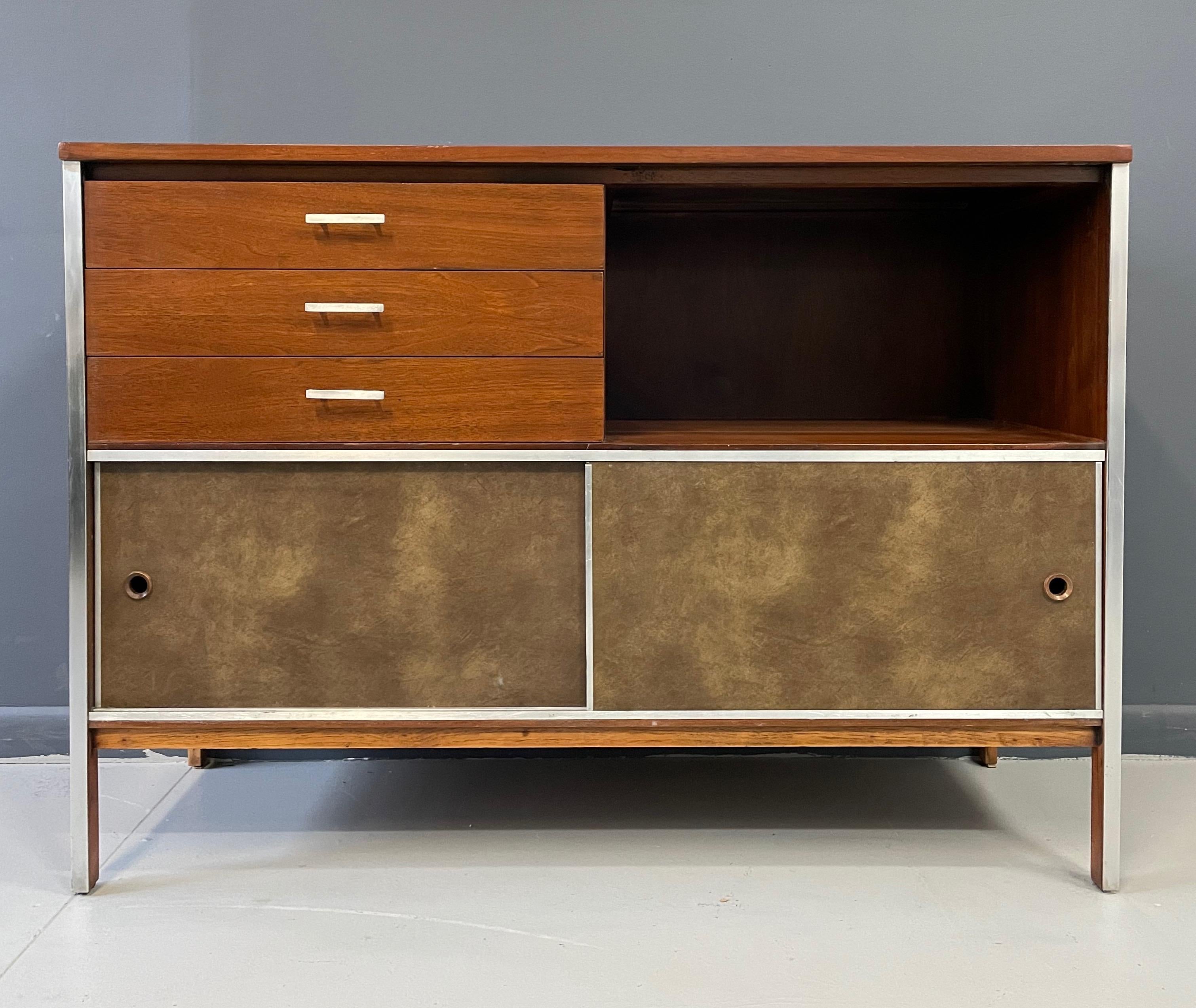 Mid-Century Modern Paul McCobb Credenza for Calvin Furniture With 3 Drawers and 2 Sliding Doors