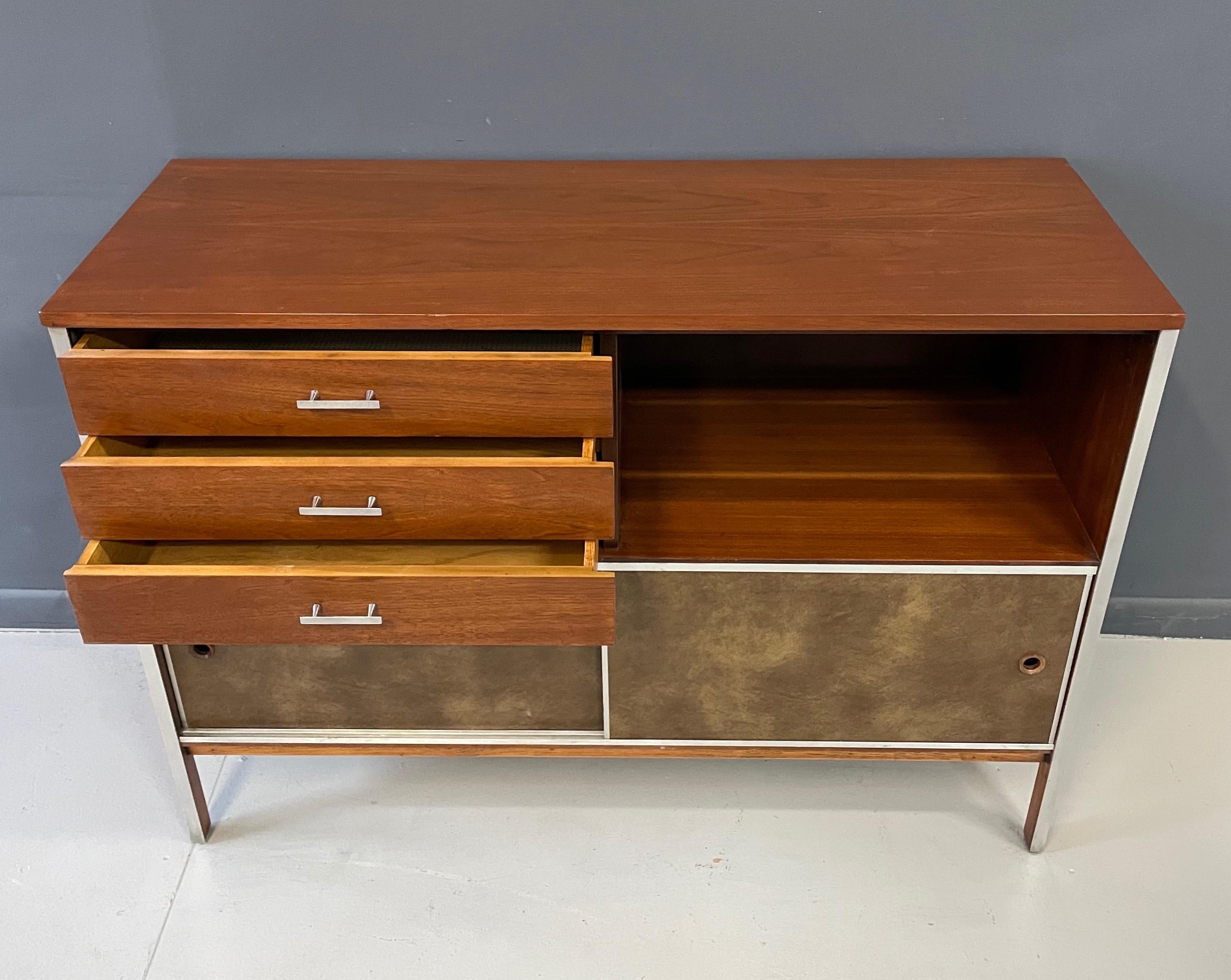 20th Century Paul McCobb Credenza for Calvin Furniture With 3 Drawers and 2 Sliding Doors
