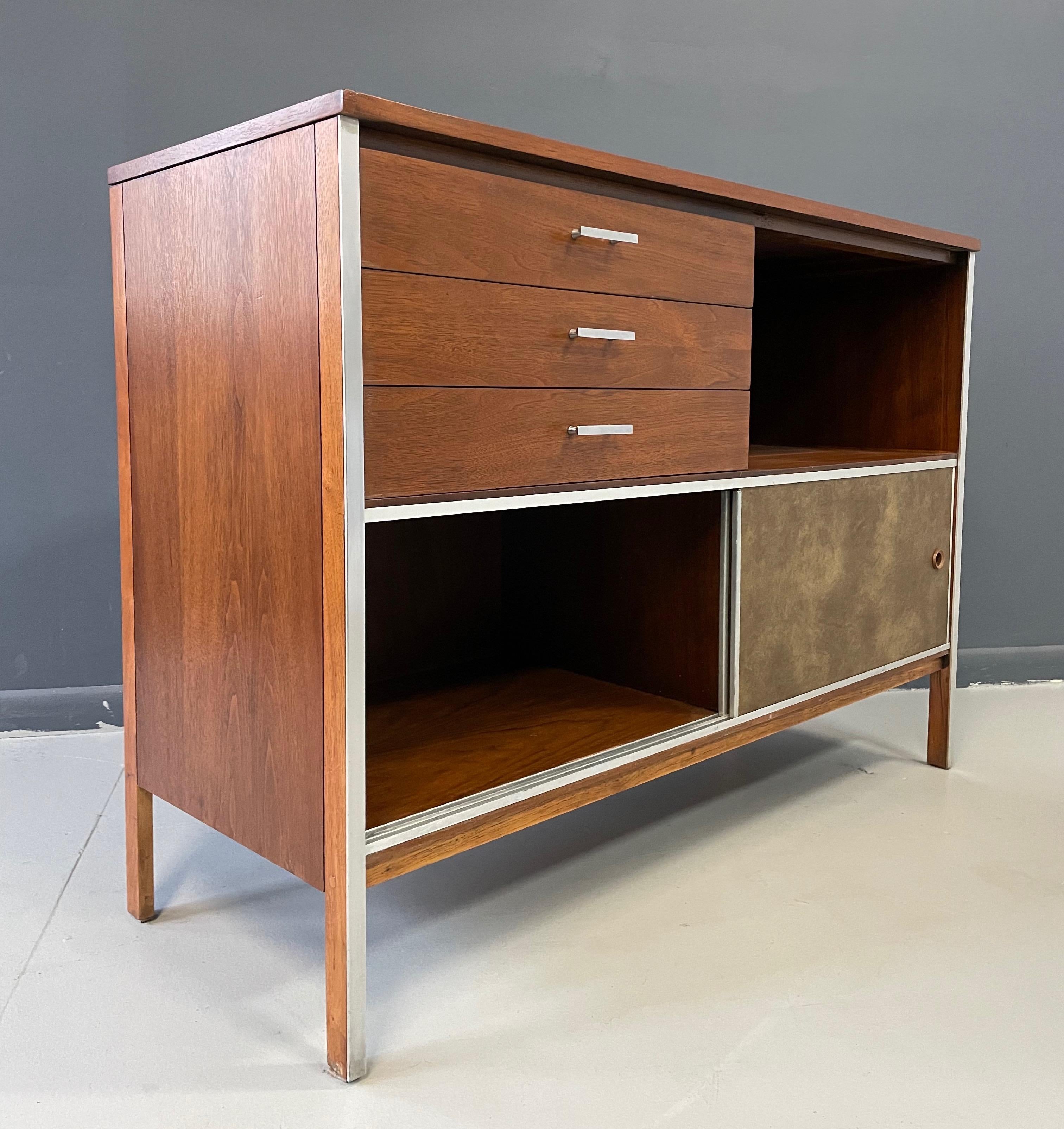 Walnut Paul McCobb Credenza for Calvin Furniture With 3 Drawers and 2 Sliding Doors