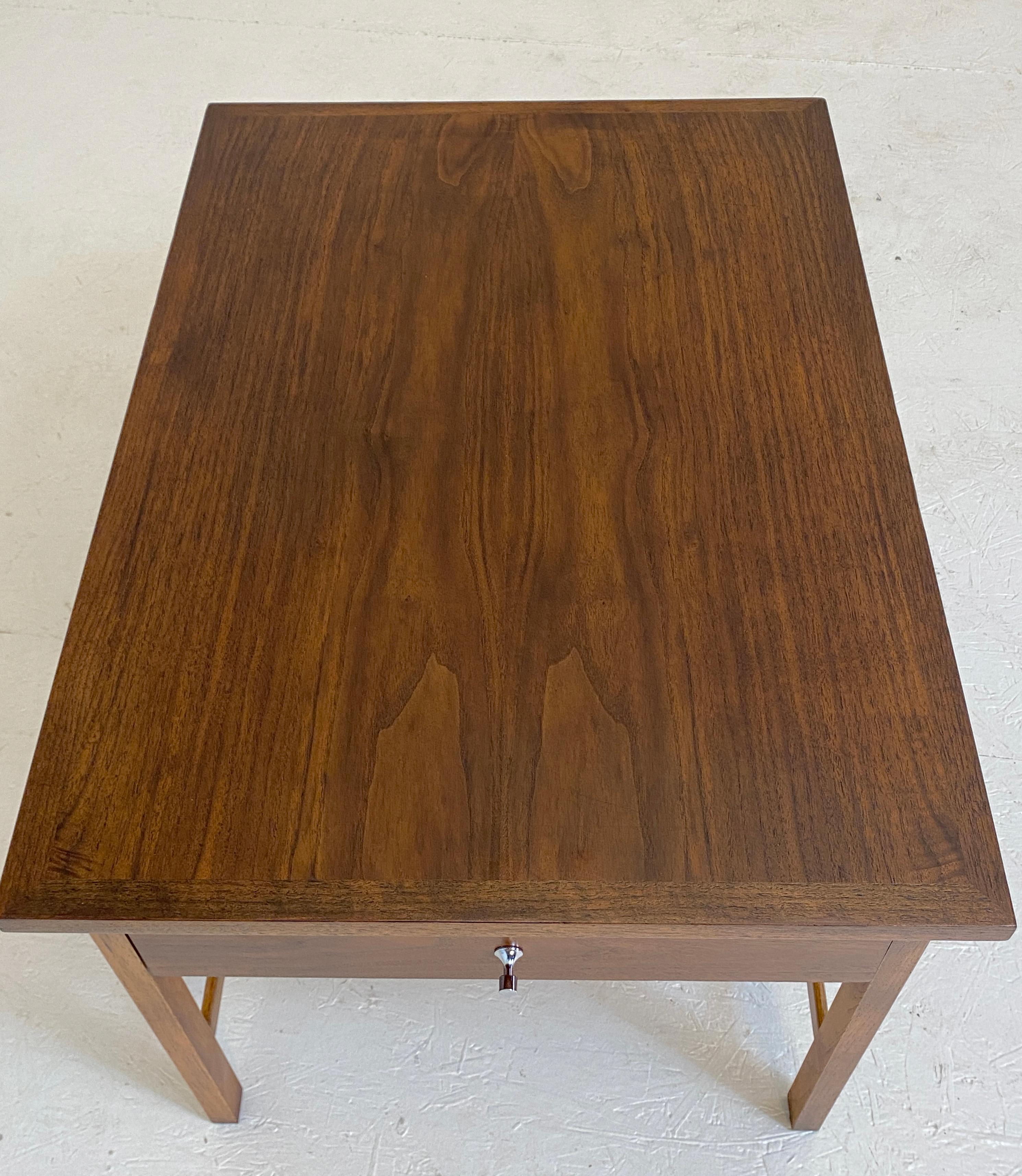 Mid-20th Century Refinished Paul McCobb Delineator for Lane Furniture End Table For Sale