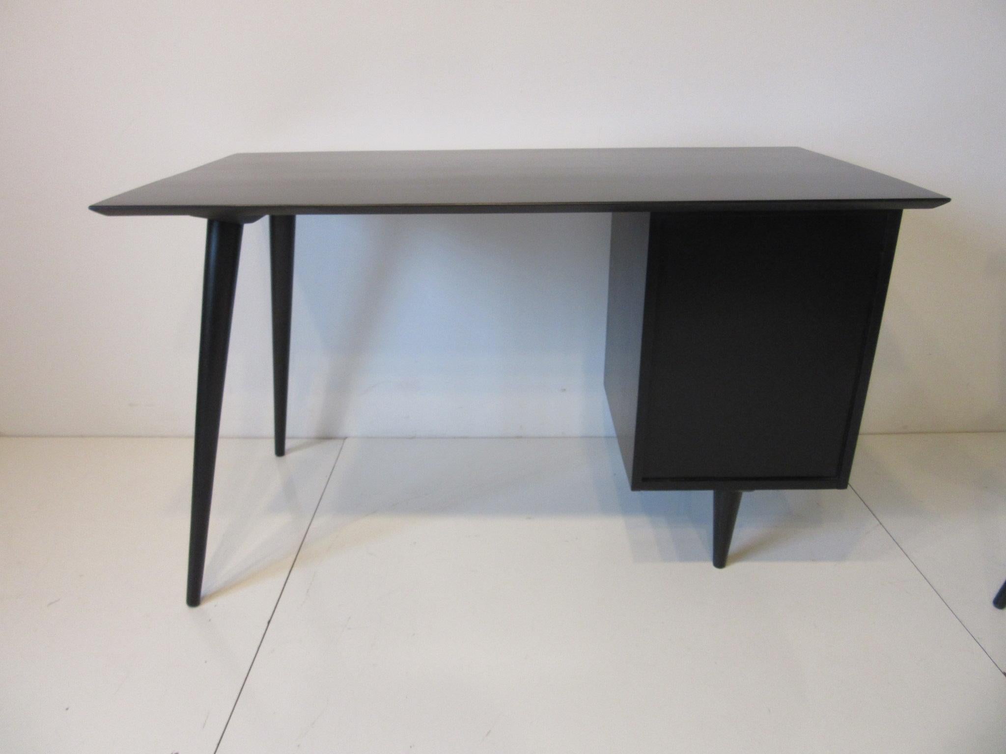 Paul McCobb Desk / Chair from the Planner Group 1