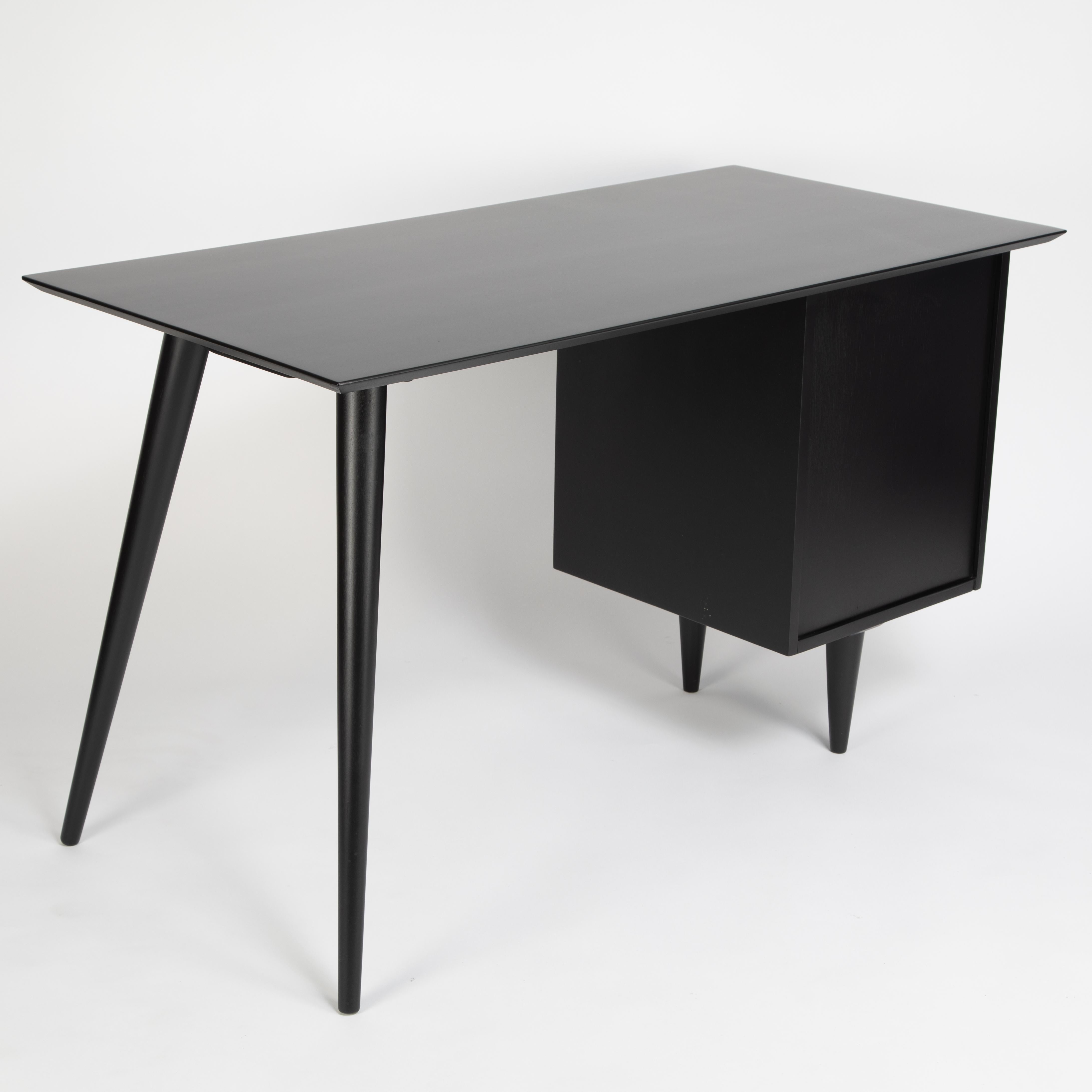 Paul McCobb Desk with Tapered Legs, circa 1950s For Sale 1