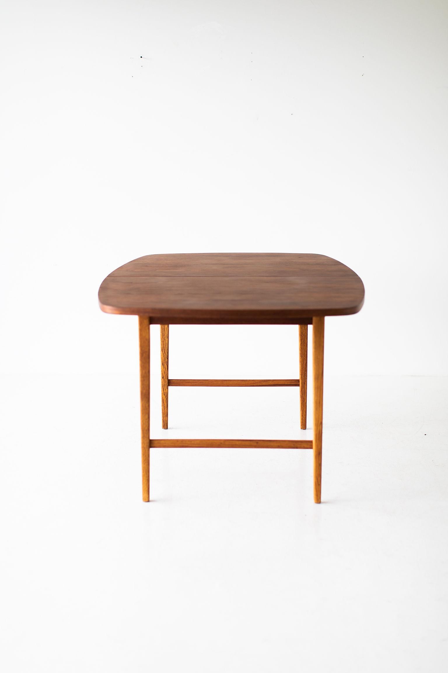 Designer: Paul McCobb.

Manufacturer: Lane Furniture Company.
Period or model: Mid-Century Modern.
Specs: Walnut, oak.

Condition:

This Paul McCobb dining table for Lane: Delineator Group is in very good condition. The wood has been