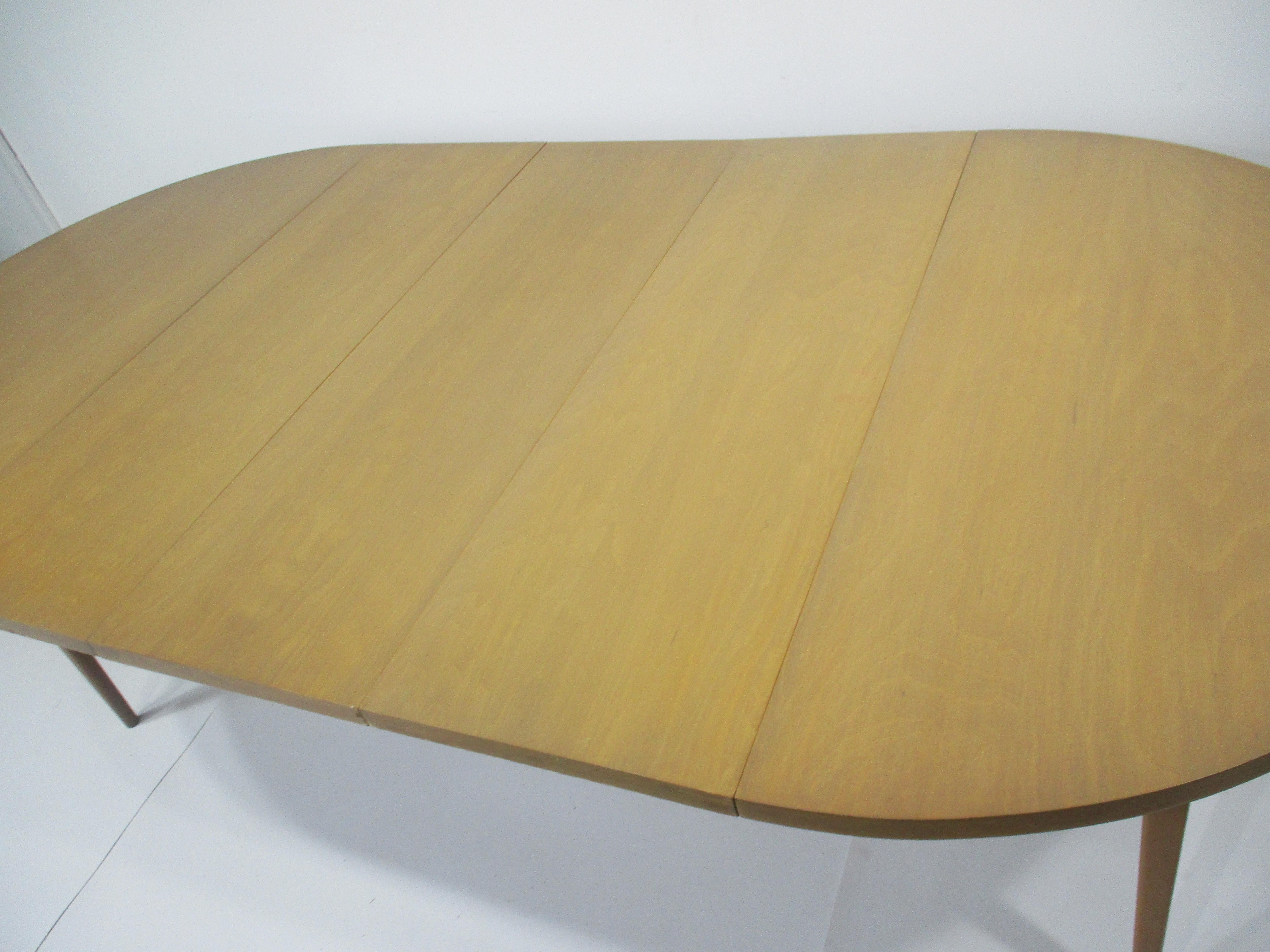 Paul McCobb Dining Table from the Perimeter Group Collection  In Good Condition For Sale In Cincinnati, OH