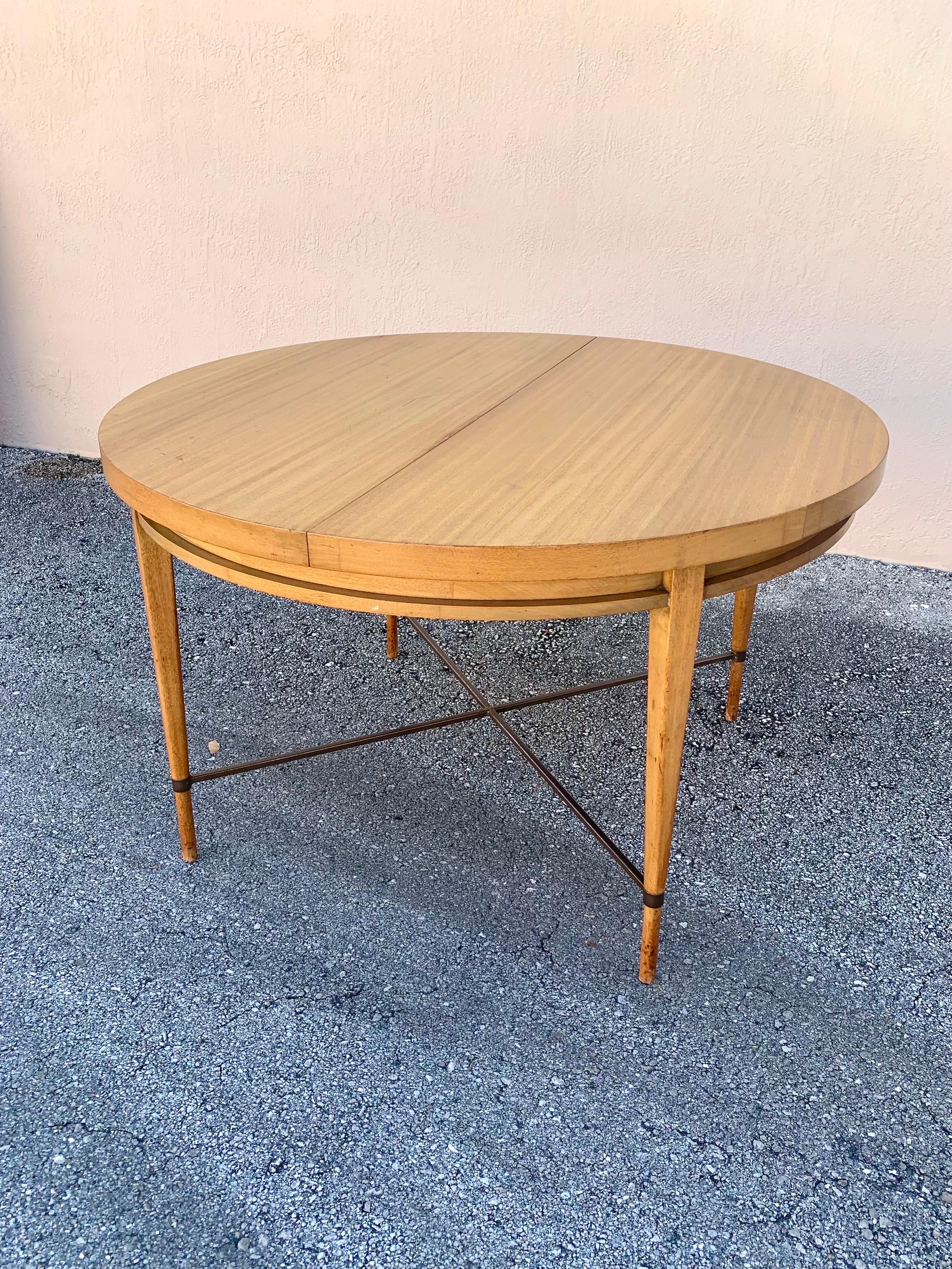 Paul McCobb Dining Table with Brass Stretcher for Calvin In Good Condition For Sale In Boynton Beach, FL