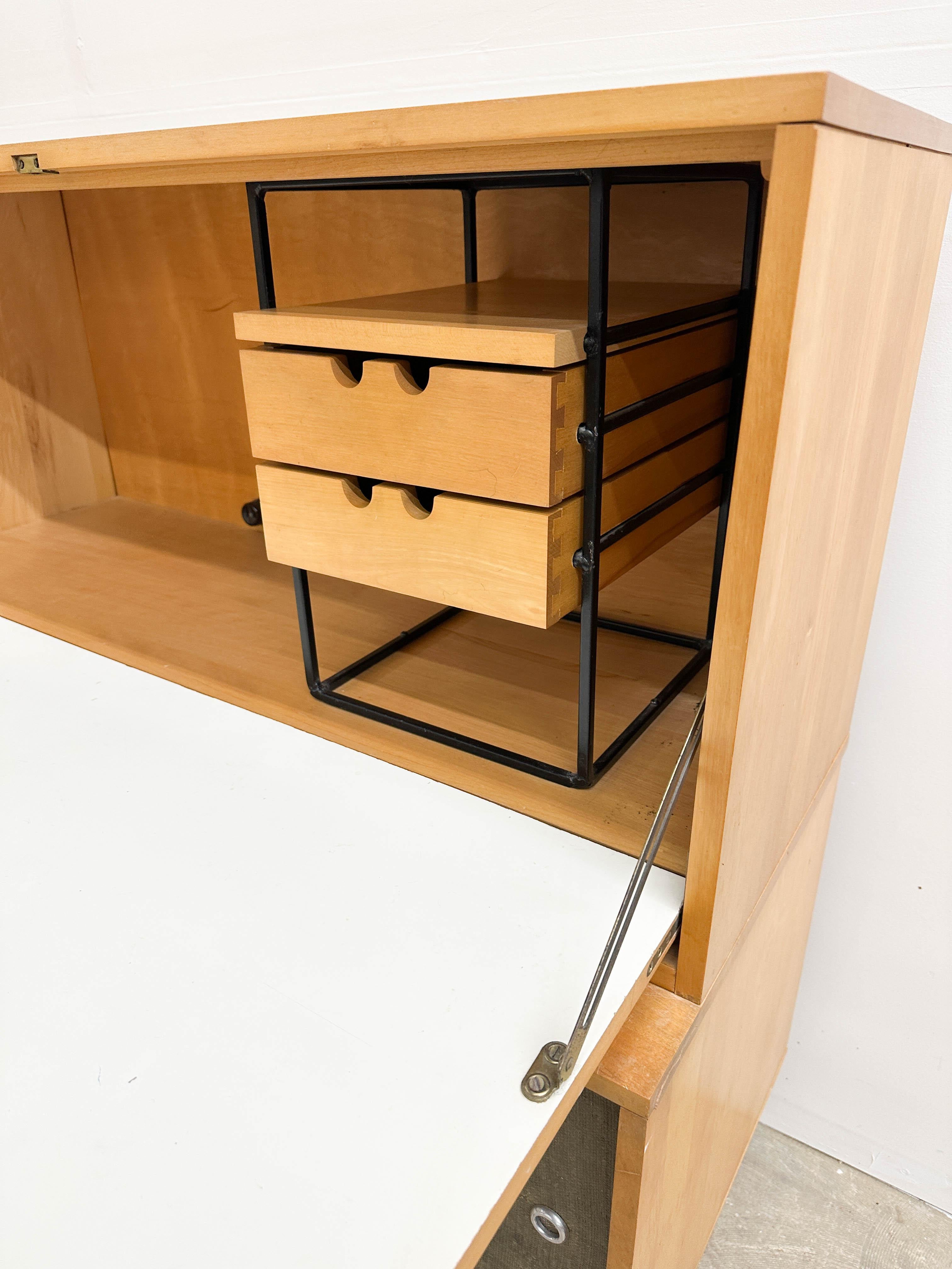 Escritorio abatible y Credenza Paul McCobb para Winchendon Estadounidense en venta