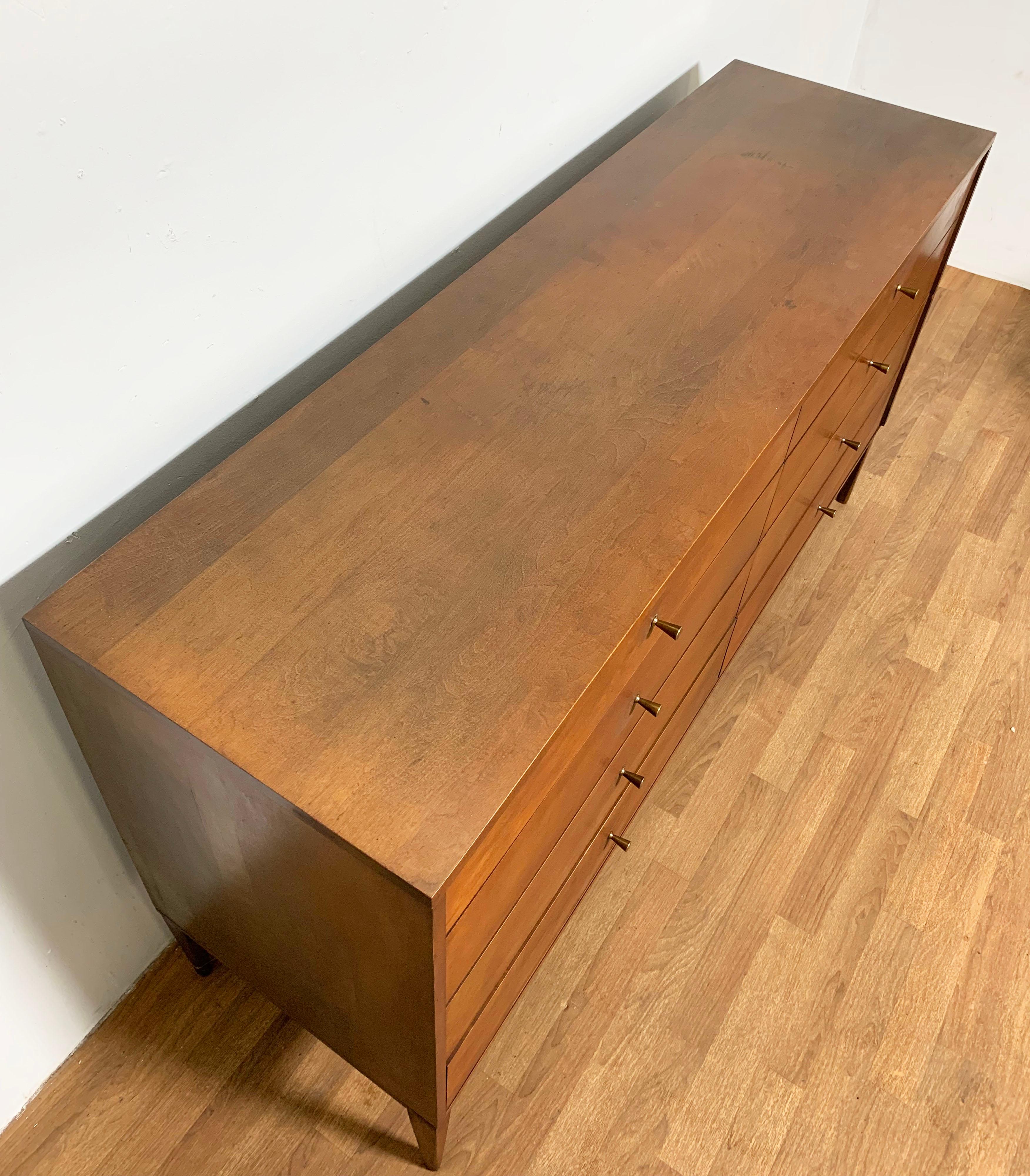 Paul McCobb Eight Drawer Dresser for Winchendon, circa 1950s In Good Condition In Peabody, MA