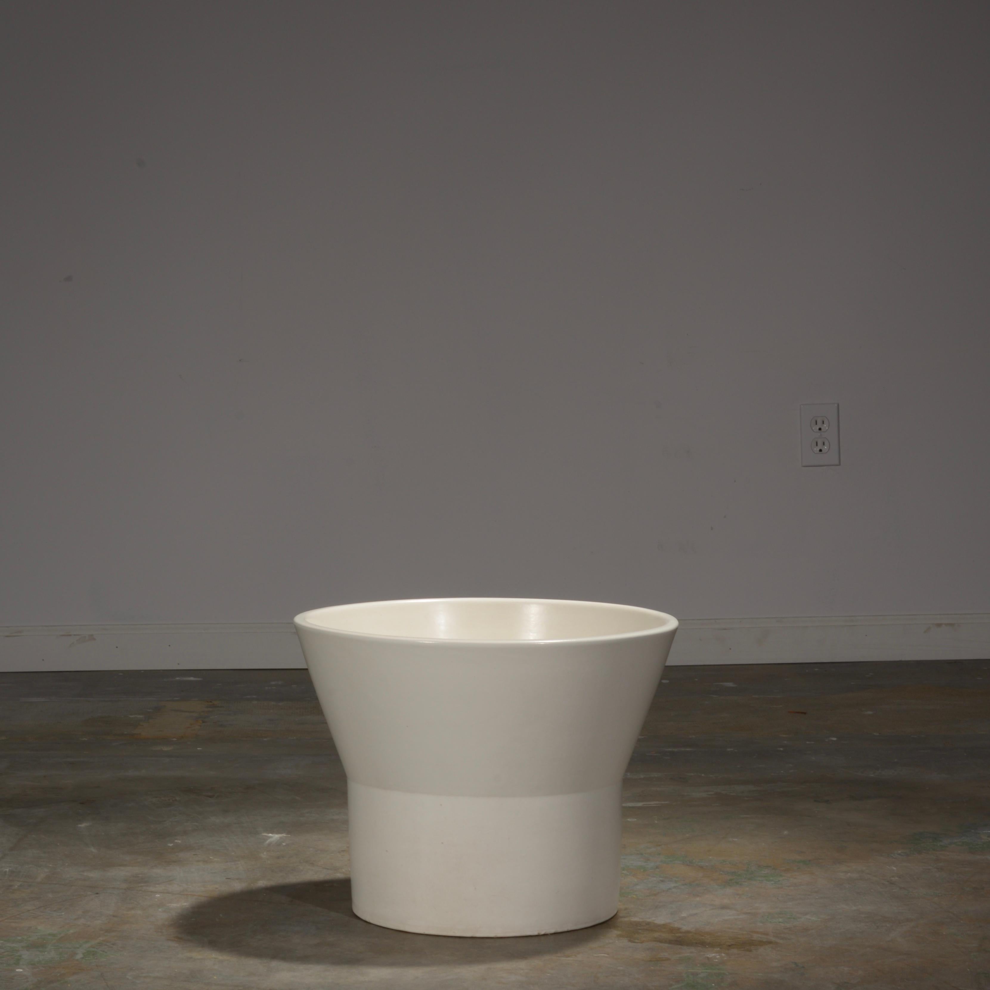 Weißer M-2-Pflanzgefäß von Paul Mccobb für Architectural Pottery, 1964 im Angebot 2