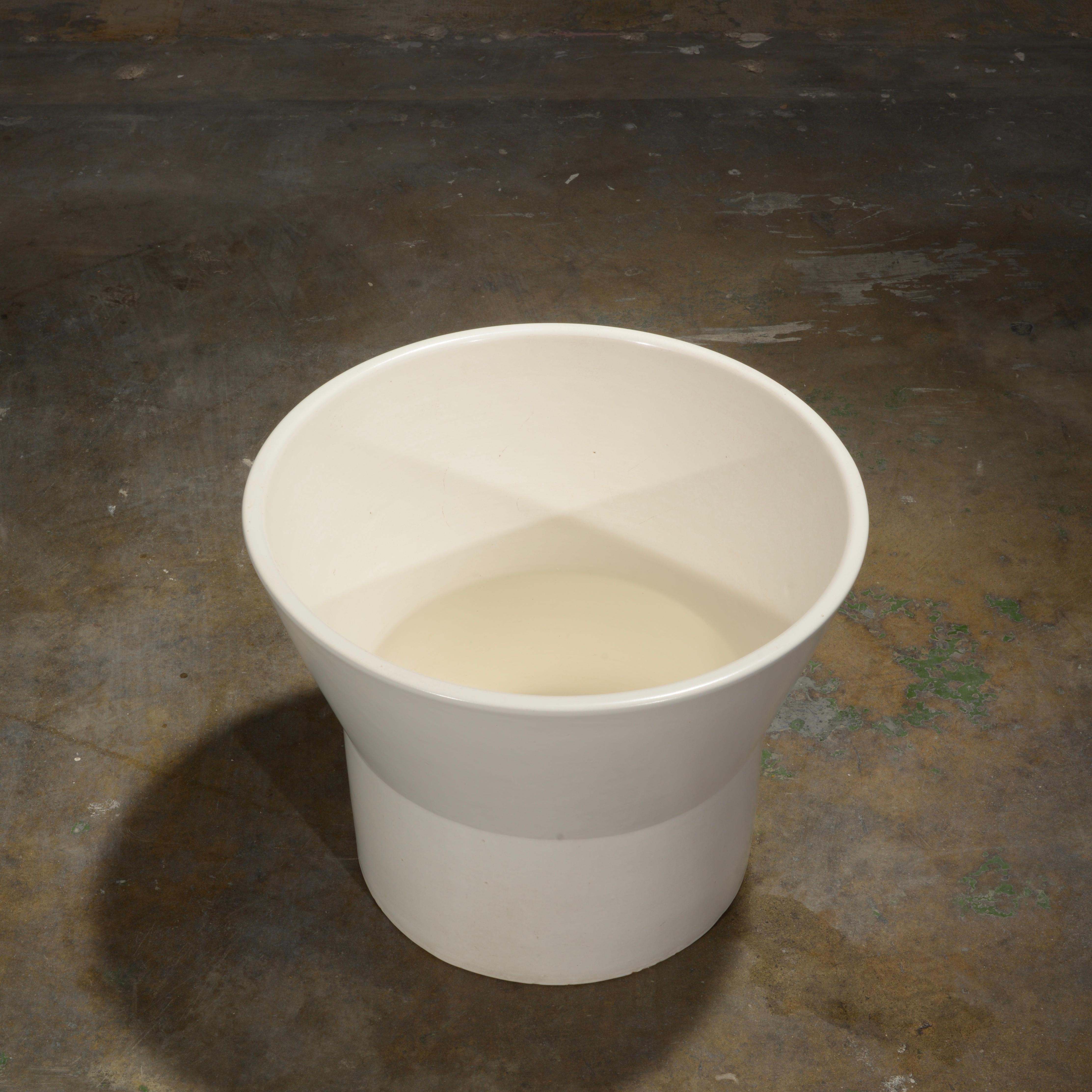 Paul Mccobb for Architectural Pottery White M-2 Planter, 1964 For Sale 2