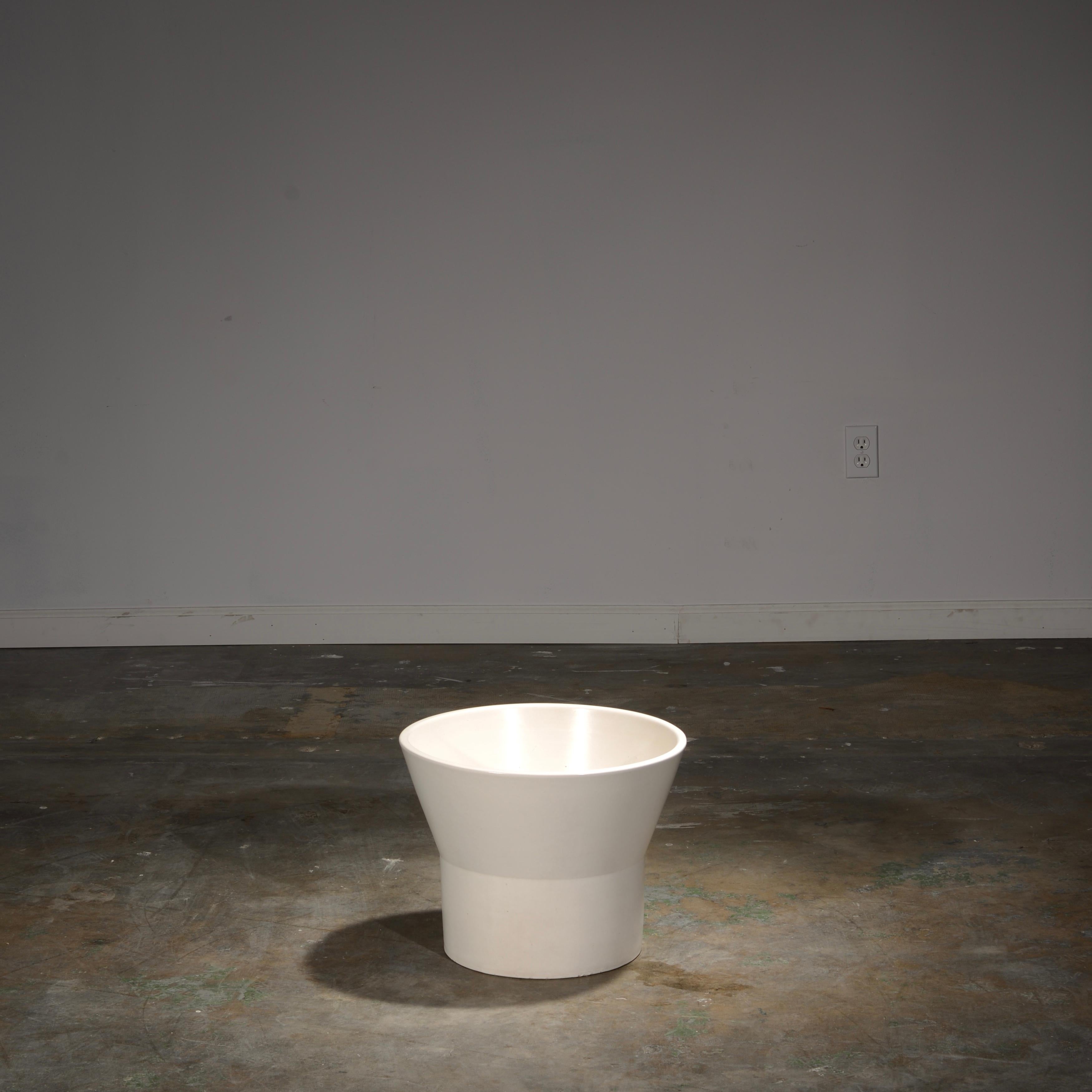 Paul Mccobb for Architectural Pottery White M-2 Planter, 1964 For Sale 4