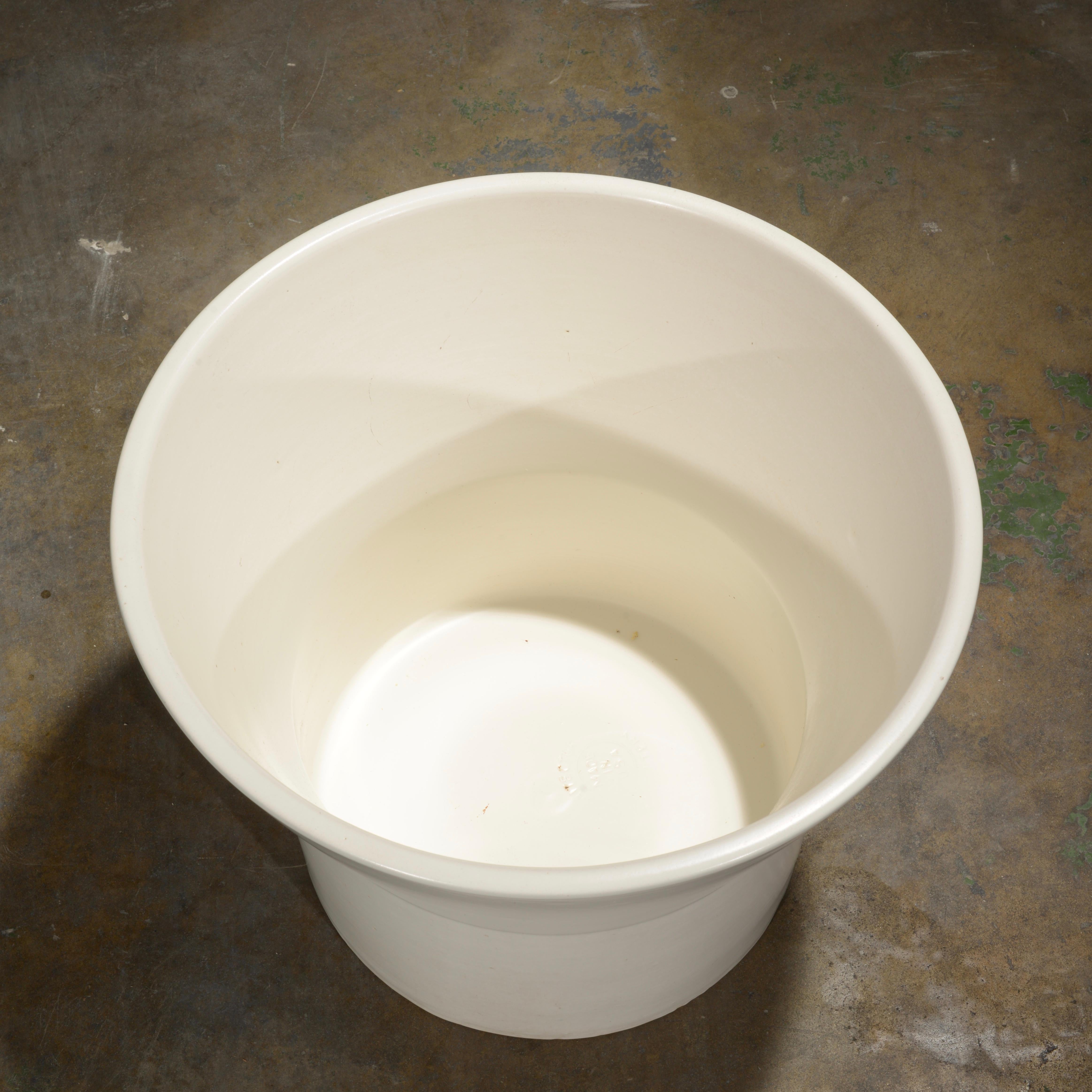 Modern Paul Mccobb for Architectural Pottery White M-2 Planter, 1964 For Sale