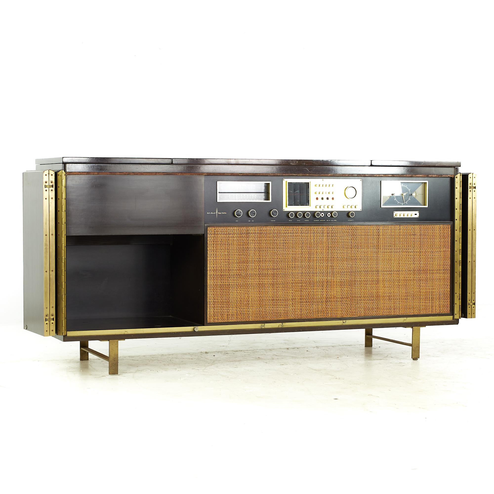 Paul McCobb for Bell & Howell Midcentury Hi Fi Radio Console In Good Condition For Sale In Countryside, IL