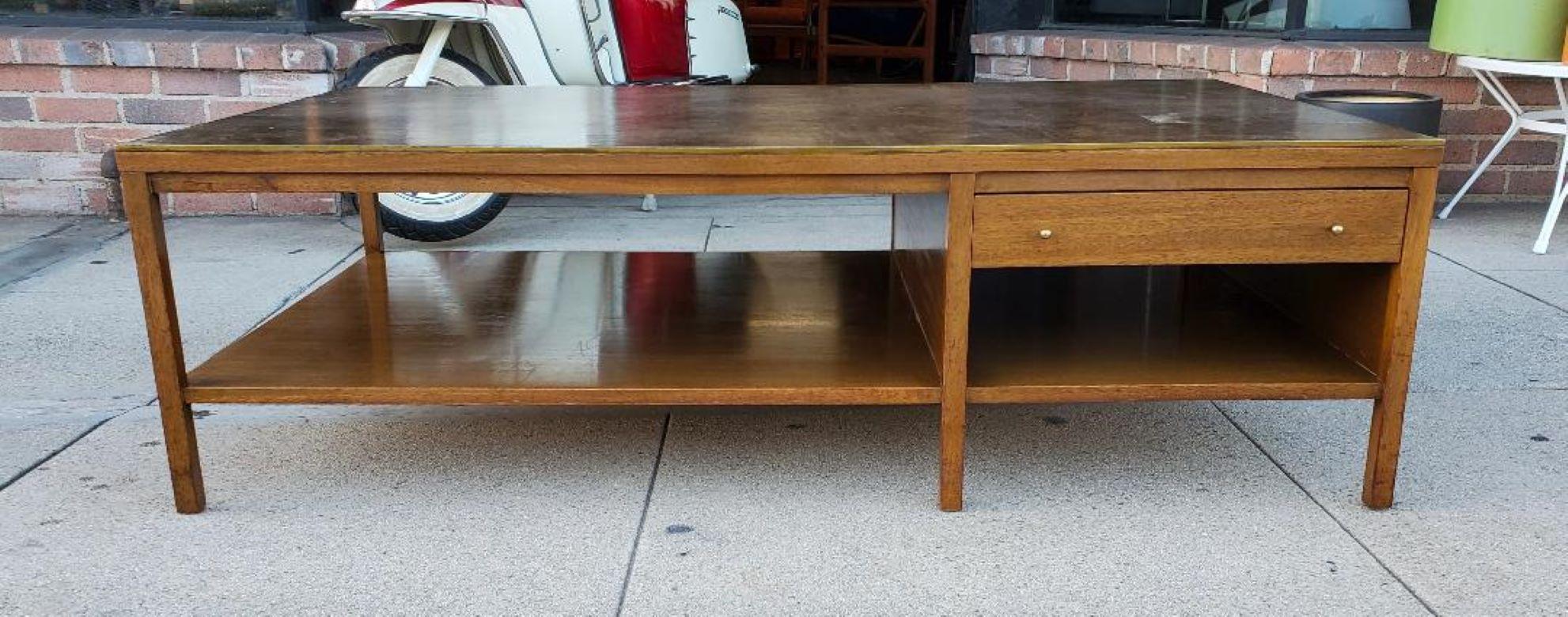 Paul McCobb for Calvin Coffee Table Leather Top Philippine Mahogany Brass Trim In Good Condition For Sale In Monrovia, CA