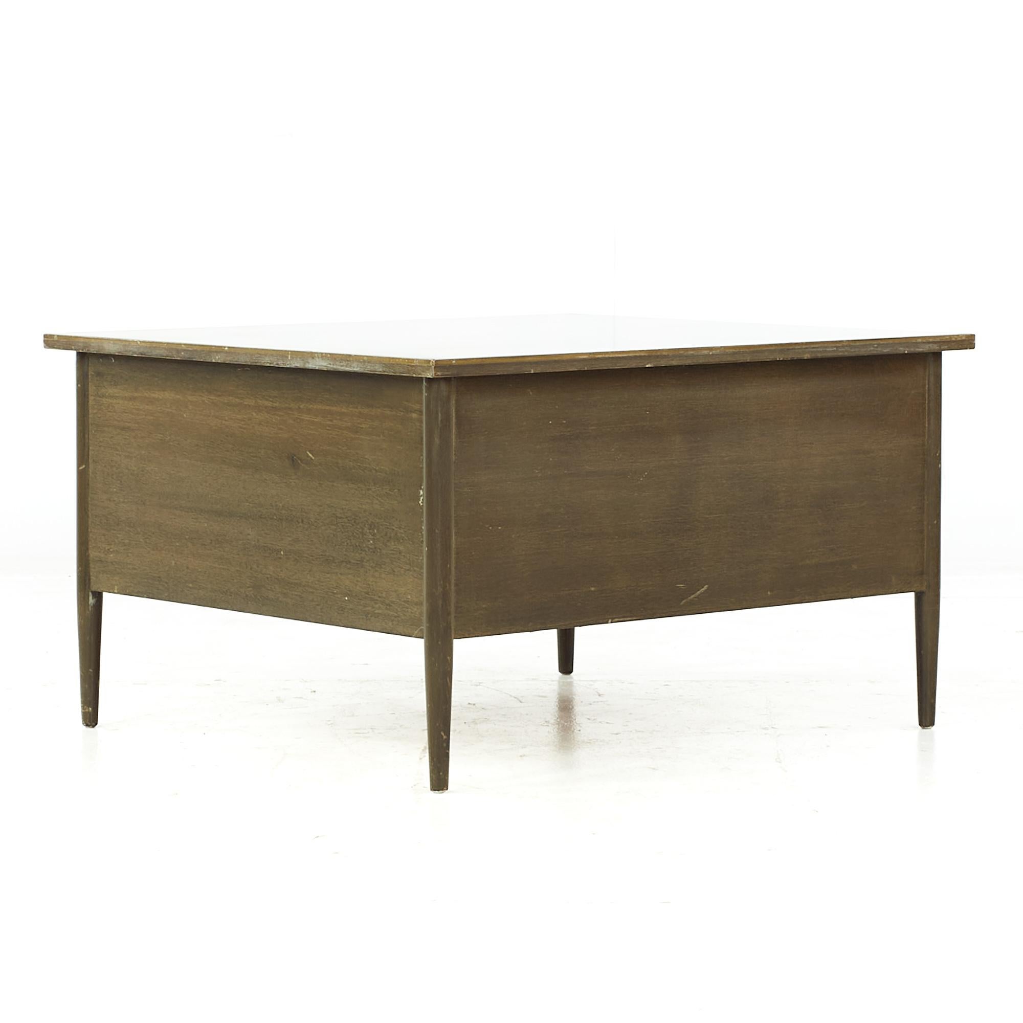 Late 20th Century Paul McCobb for Calvin Connoisseur Collection Mid-Century Side Table For Sale