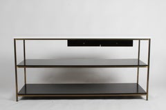 Tavolo consolle Paul McCobb per Calvin con piano in vitrolite bianca e struttura in ottone