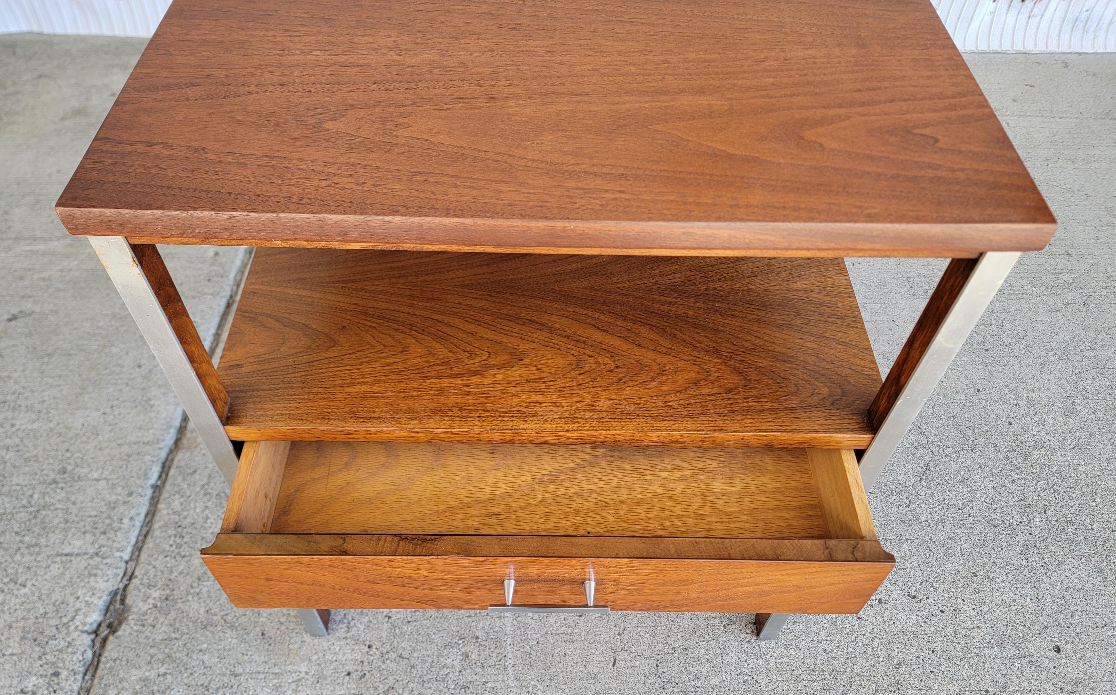 Paul McCobb para Mesa auxiliar Calvin en Bueno estado para la venta en Fulton, CA