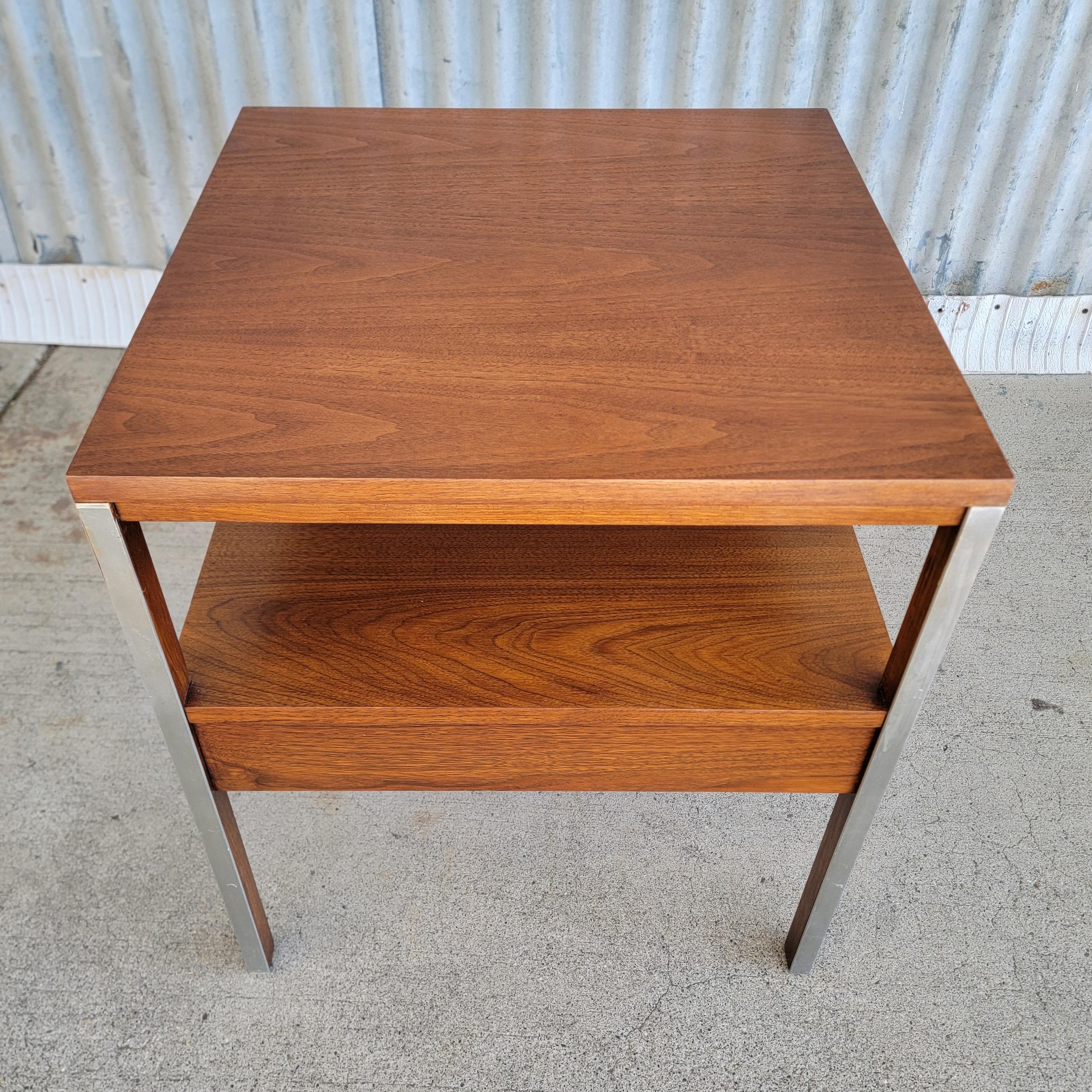 Paul McCobb para Mesa auxiliar Calvin en venta 1