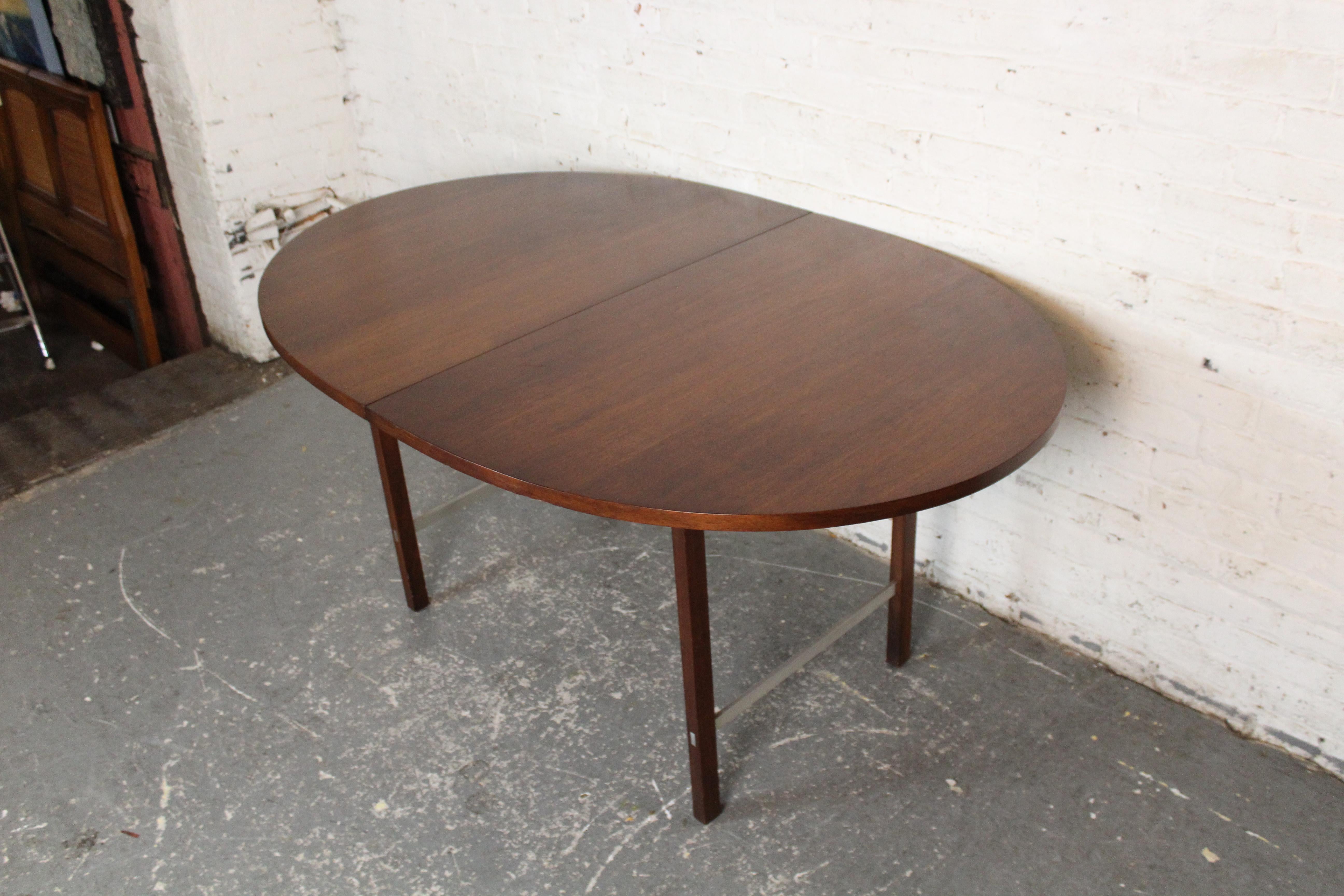 Paul McCobb for Calvin Extendable Walnut Dining Table For Sale 7