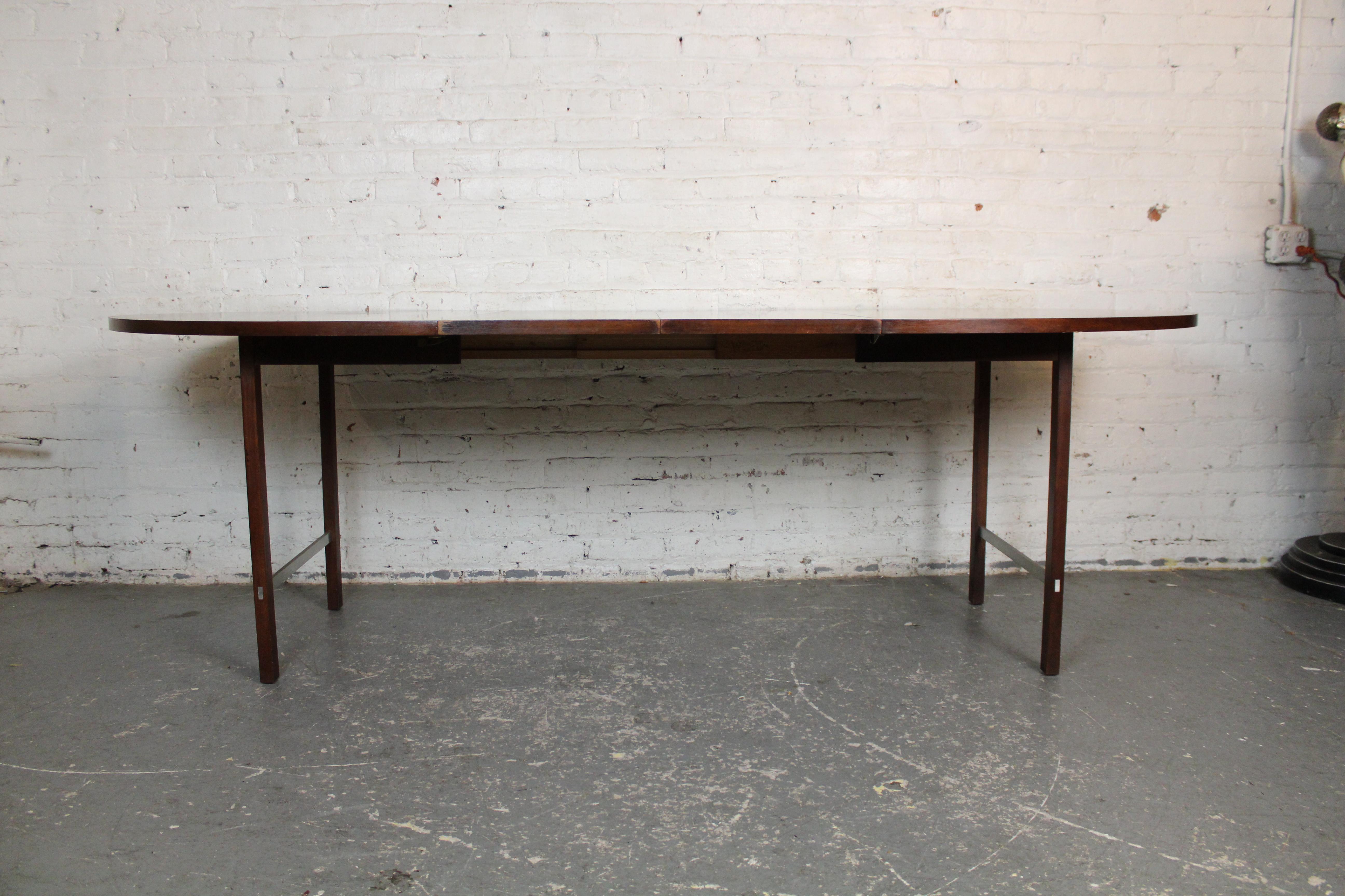Mid-Century Modern Paul McCobb for Calvin Extendable Walnut Dining Table For Sale