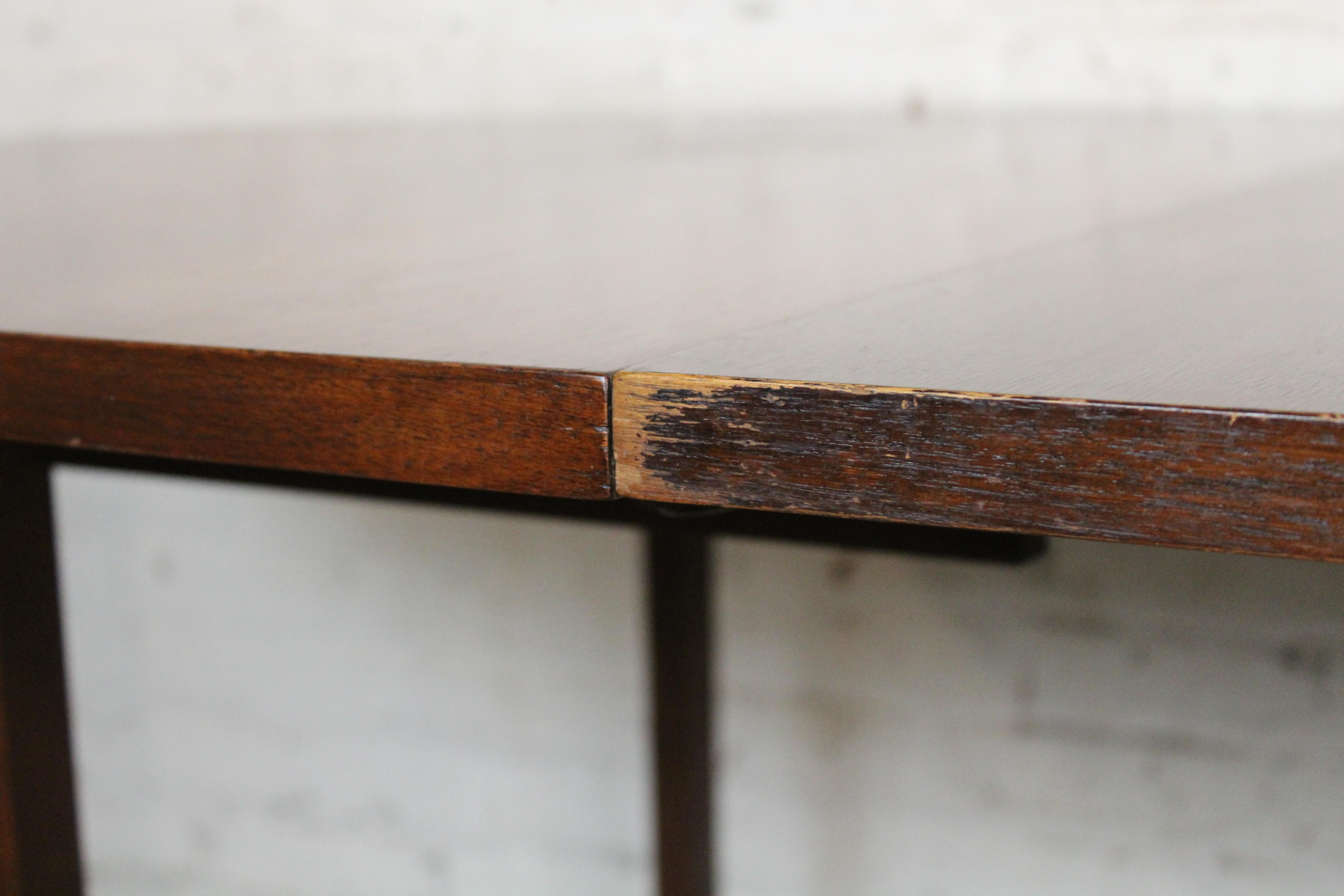 Paul McCobb for Calvin Extendable Walnut Dining Table In Good Condition For Sale In Brooklyn, NY