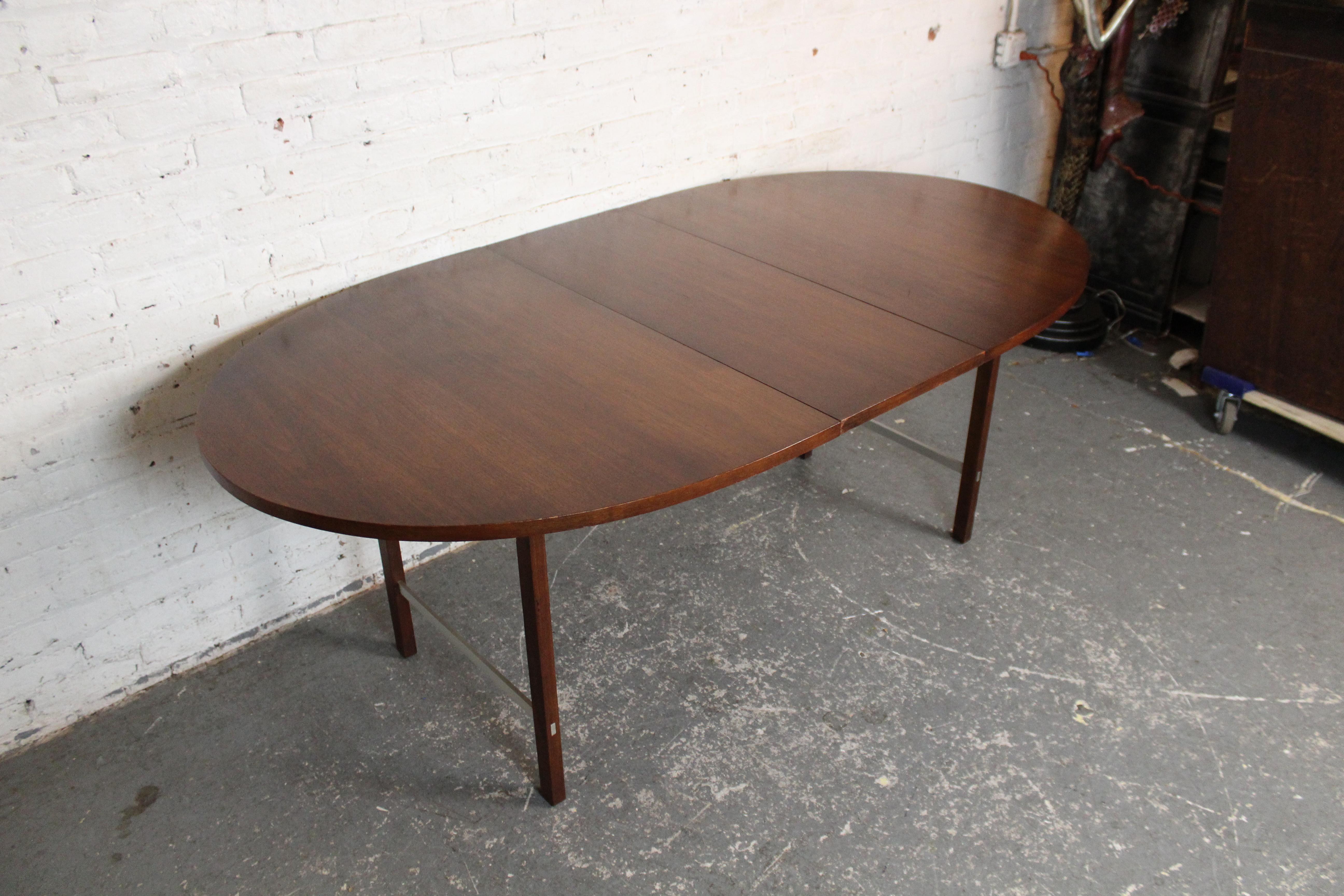 Paul McCobb for Calvin Extendable Walnut Dining Table For Sale 2