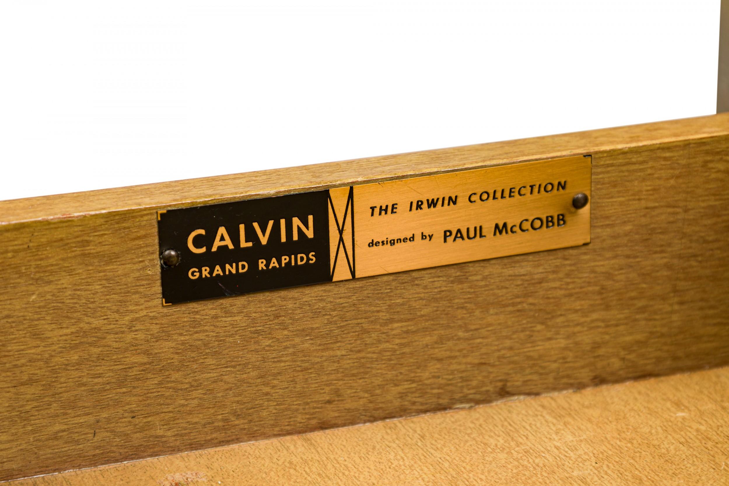 Table de nuit/table d'appoint Paul McCobb pour Calvin Furniture en bois blond et laiton en vente 4