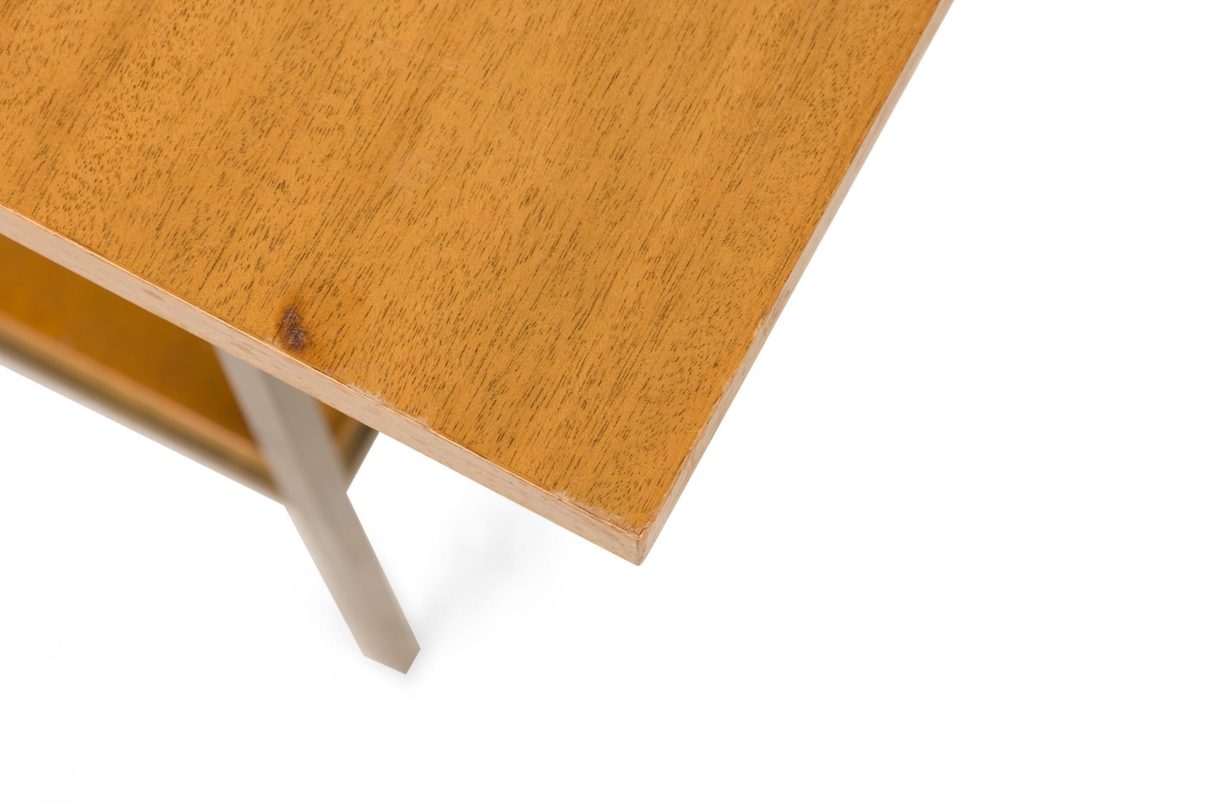 Paul McCobb für Calvin Furniture Company End- und Beistelltisch aus Messing und Holz im Angebot 5