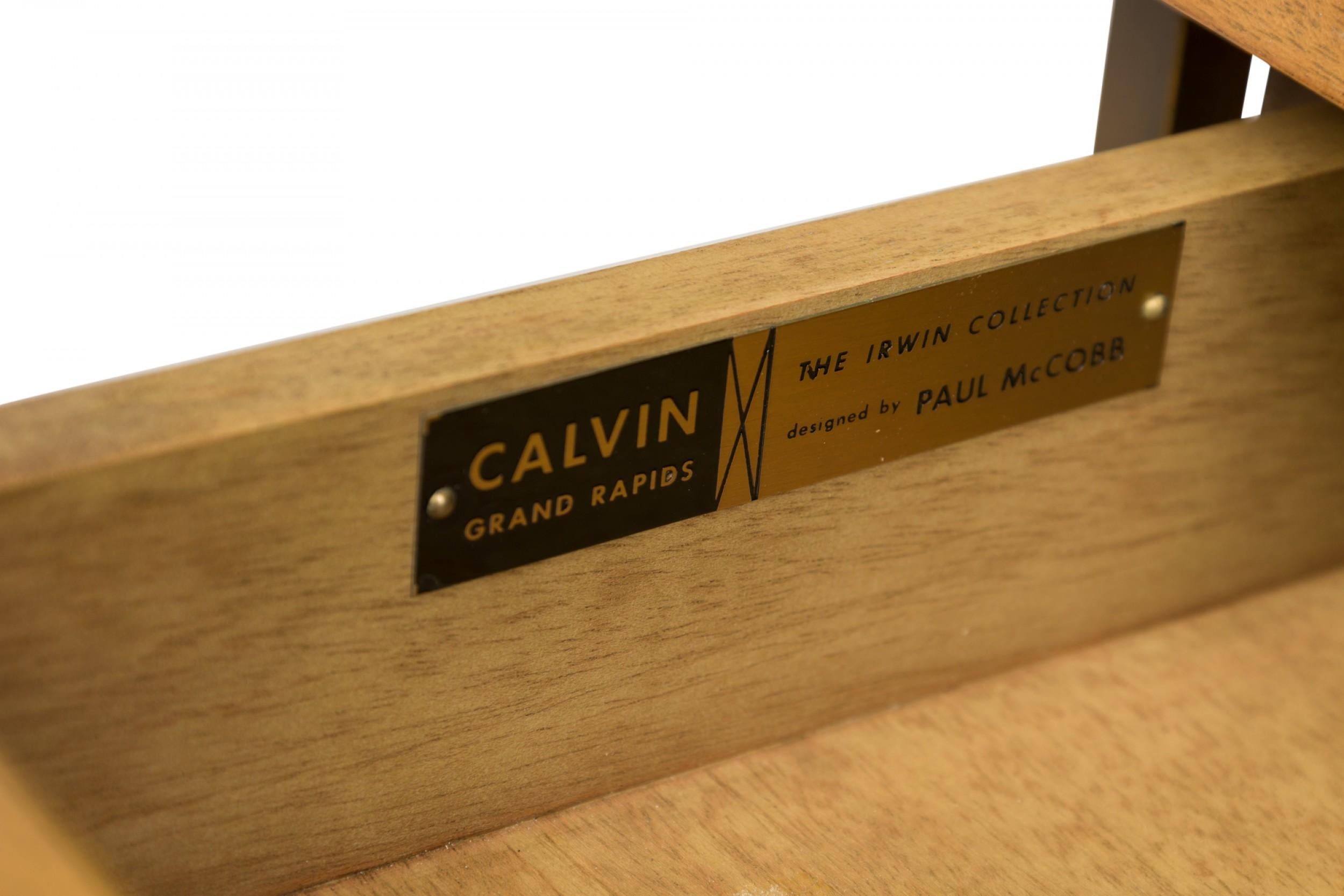 Paul McCobb für Calvin Furniture Company End- und Beistelltisch aus Messing und Holz im Angebot 6