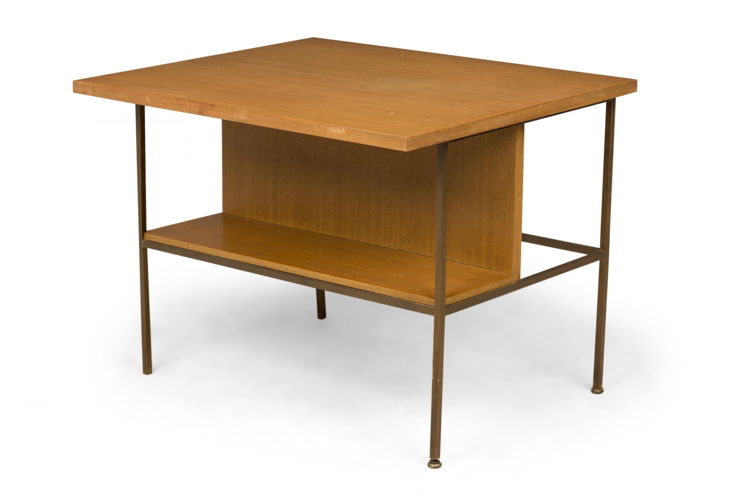 Paul McCobb für Calvin Furniture Company End- und Beistelltisch aus Messing und Holz (amerikanisch) im Angebot