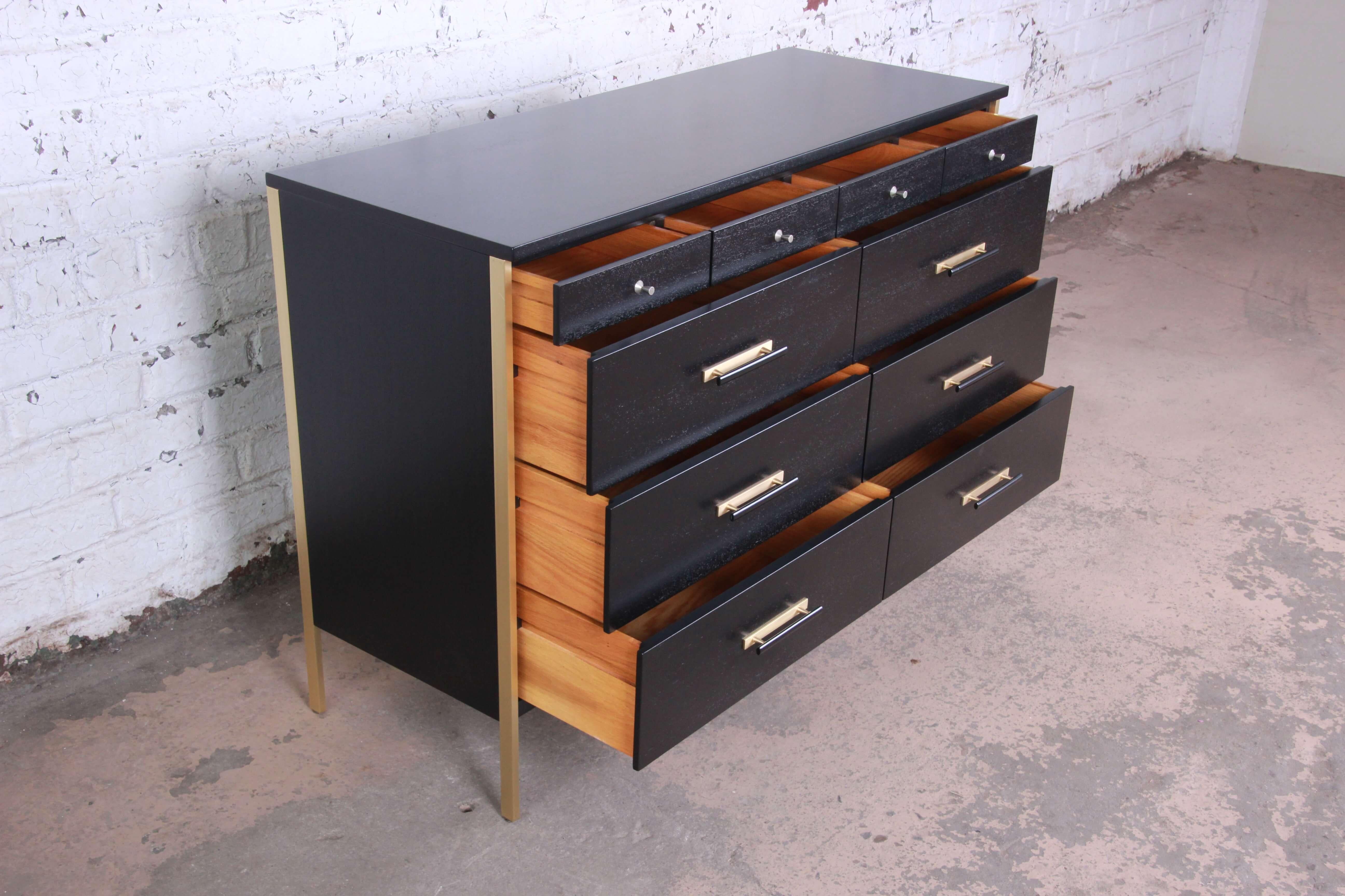 Paul McCobb for Directional 6000 Series Ebonized Dresser Chest, Newly Refinished (Mitte des 20. Jahrhunderts)