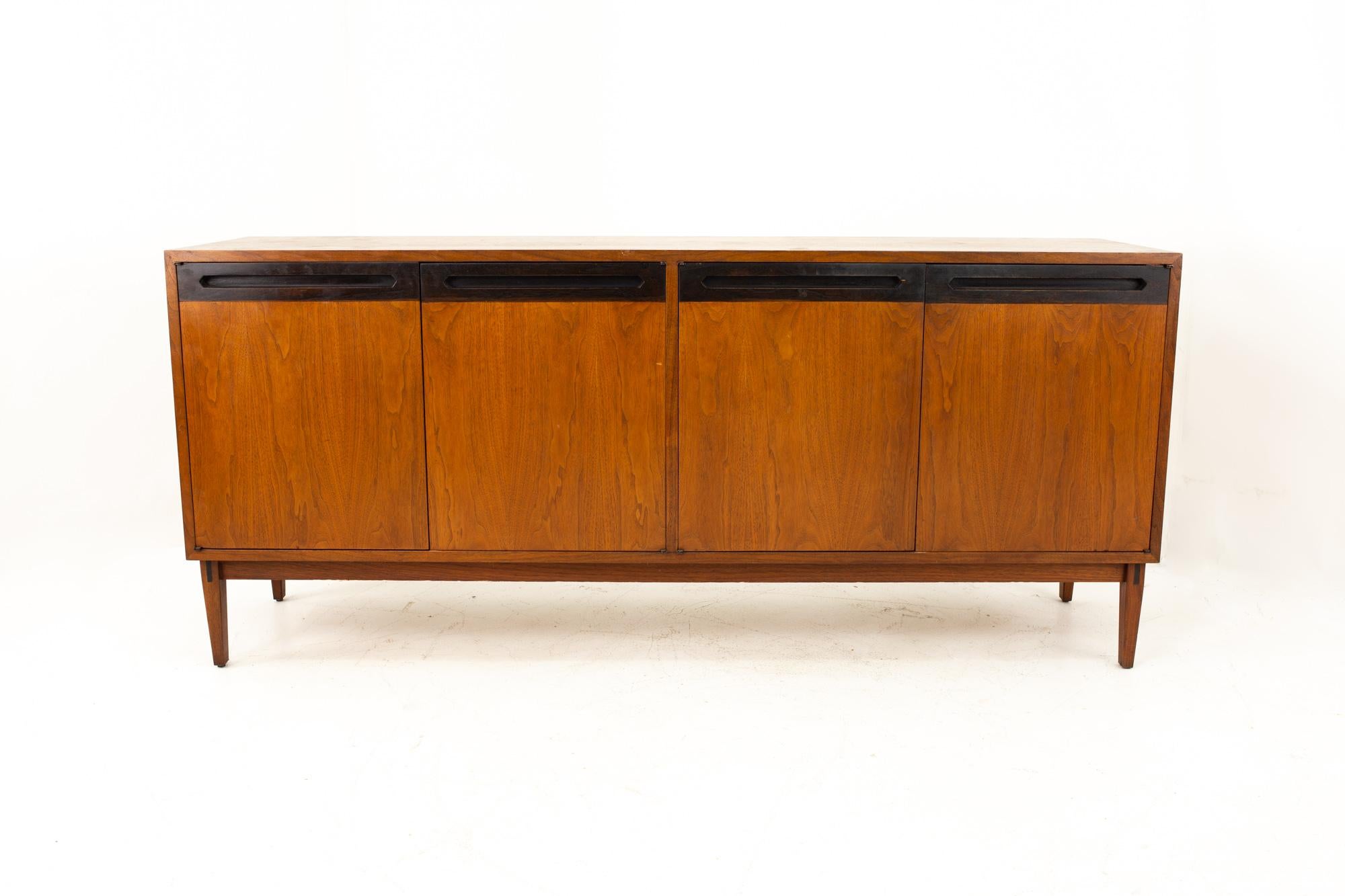 Paul McCobb for Calvin Group Mid Century credenza

Credenza measures: 66.5 wide x 18 deep x 29 high

This price includes getting this piece in what we call restored vintage condition. That means the piece is permanently fixed upon purchase so it’s