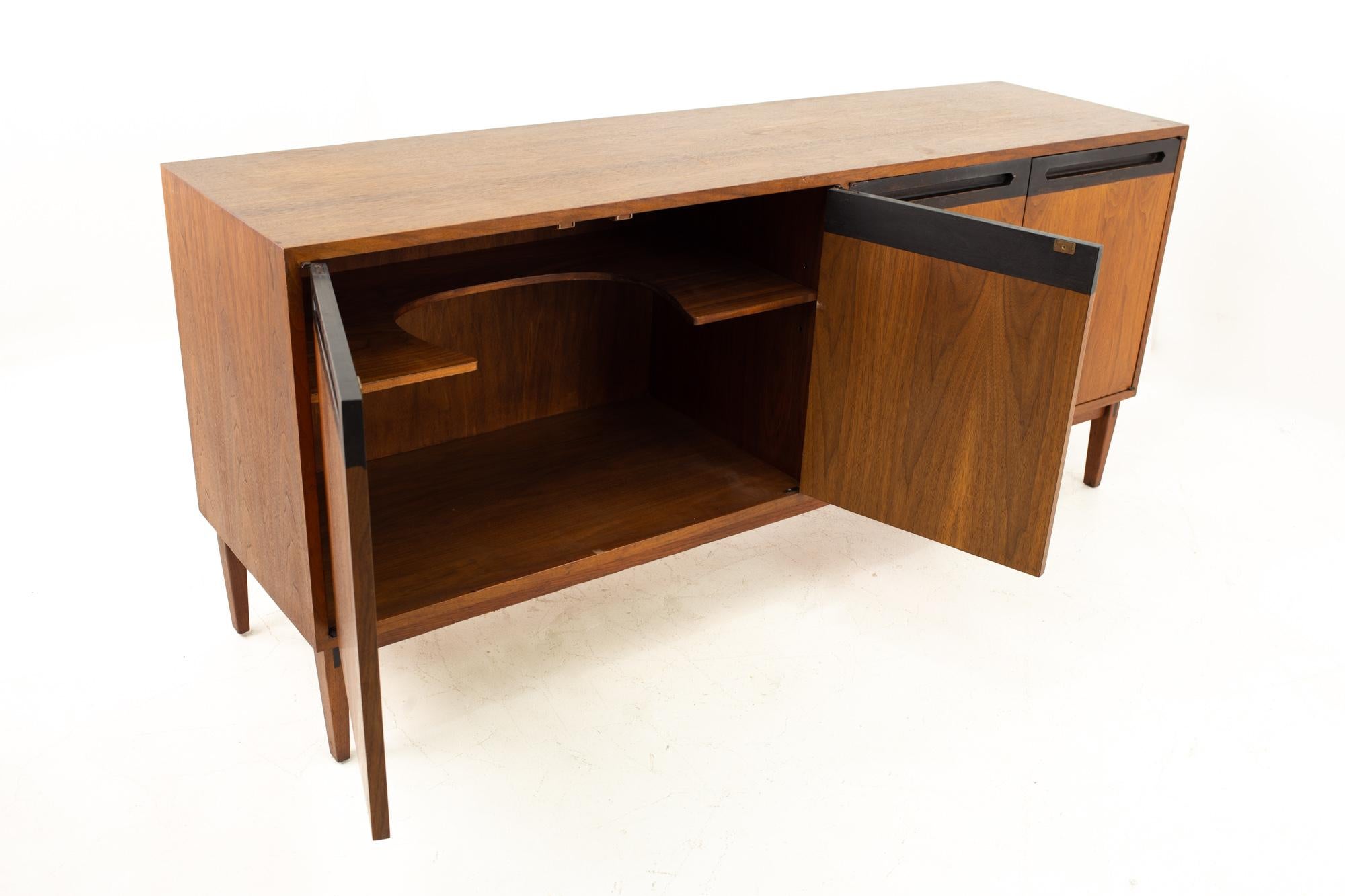 Late 20th Century Paul McCobb for Calvin Group Mid Century Credenza