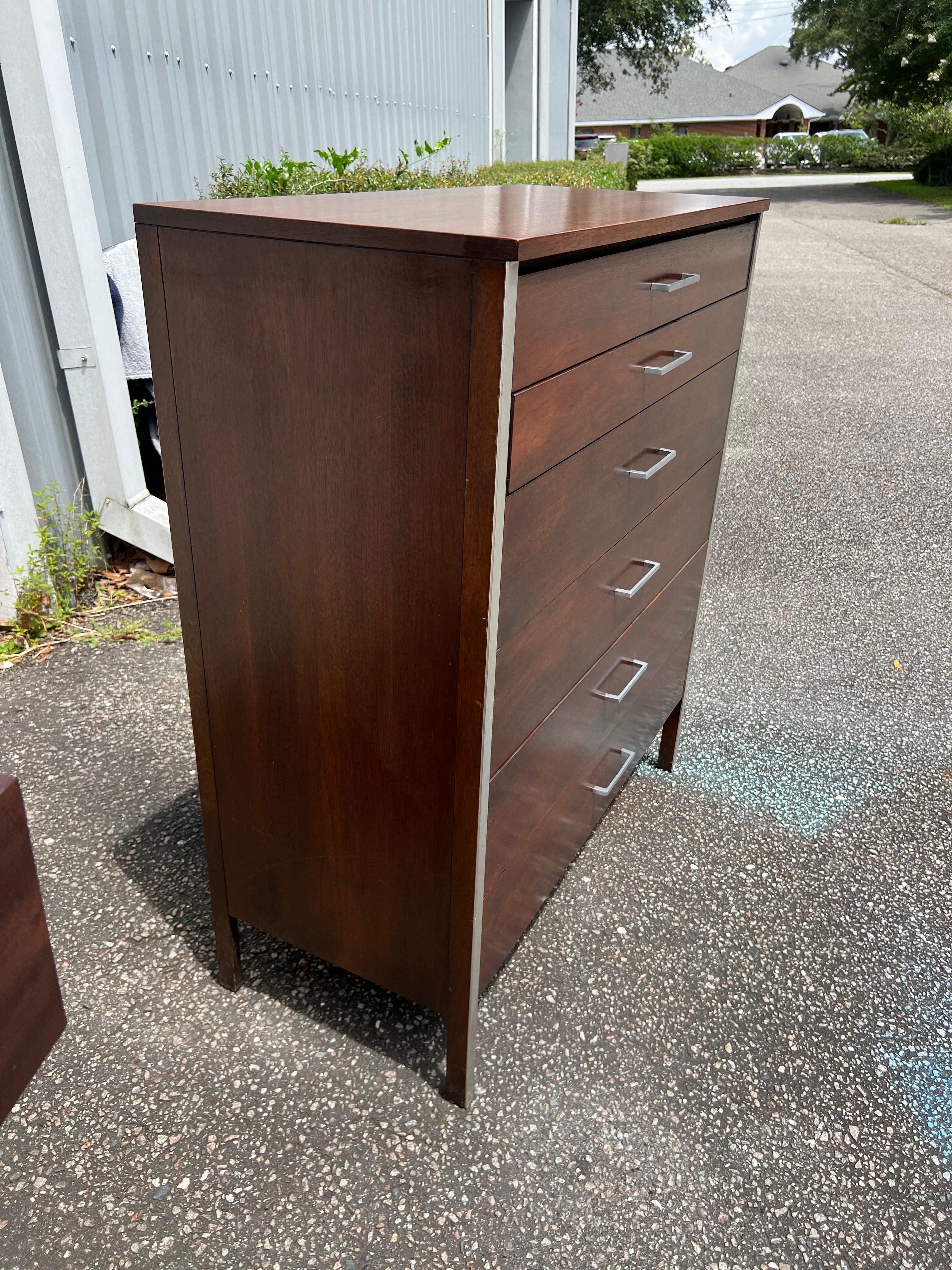 Americano Paul McCobb per Calvin Highboy Dresser in vendita