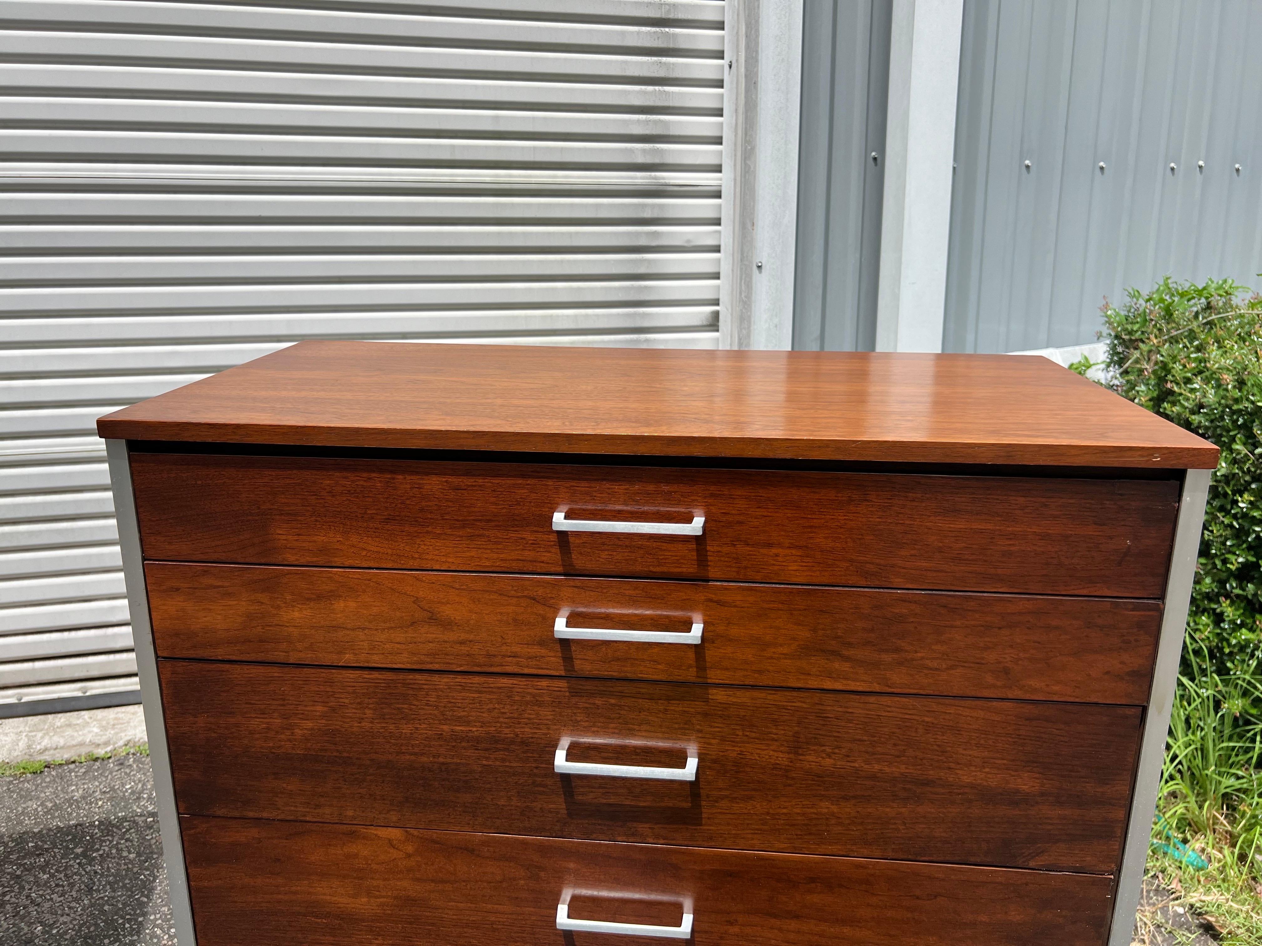 XX secolo Paul McCobb per Calvin Highboy Dresser in vendita