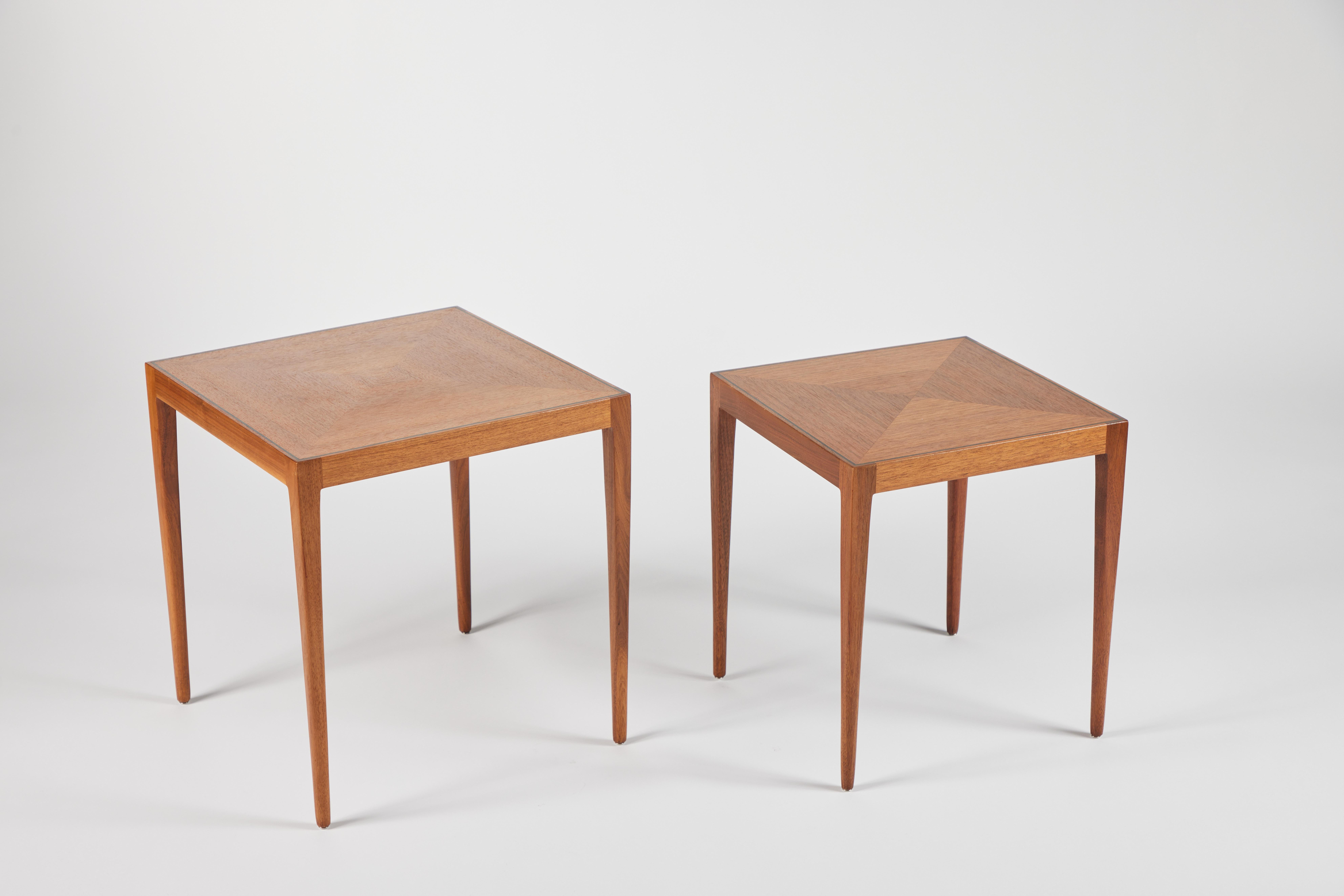 Midcentury Paul McCobb for Calvin inlaid walnut wood end/side tables with tapered legs, a set of 2 - large & small. 1960s. 

Measures: Large table: 18
