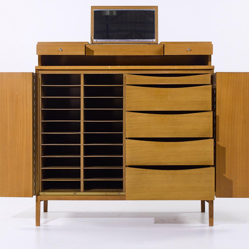 Paul McCobb for Calvin Irwin Collection MCM Walnut Gentleman's Chest Dresser For Sale 2