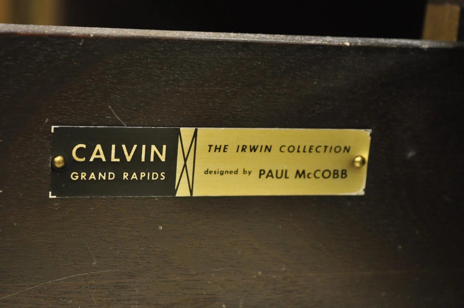 Mid-Century moderno Paul McCobb per Calvin Irwin Credenza con piano in travertino e mogano nero in vendita