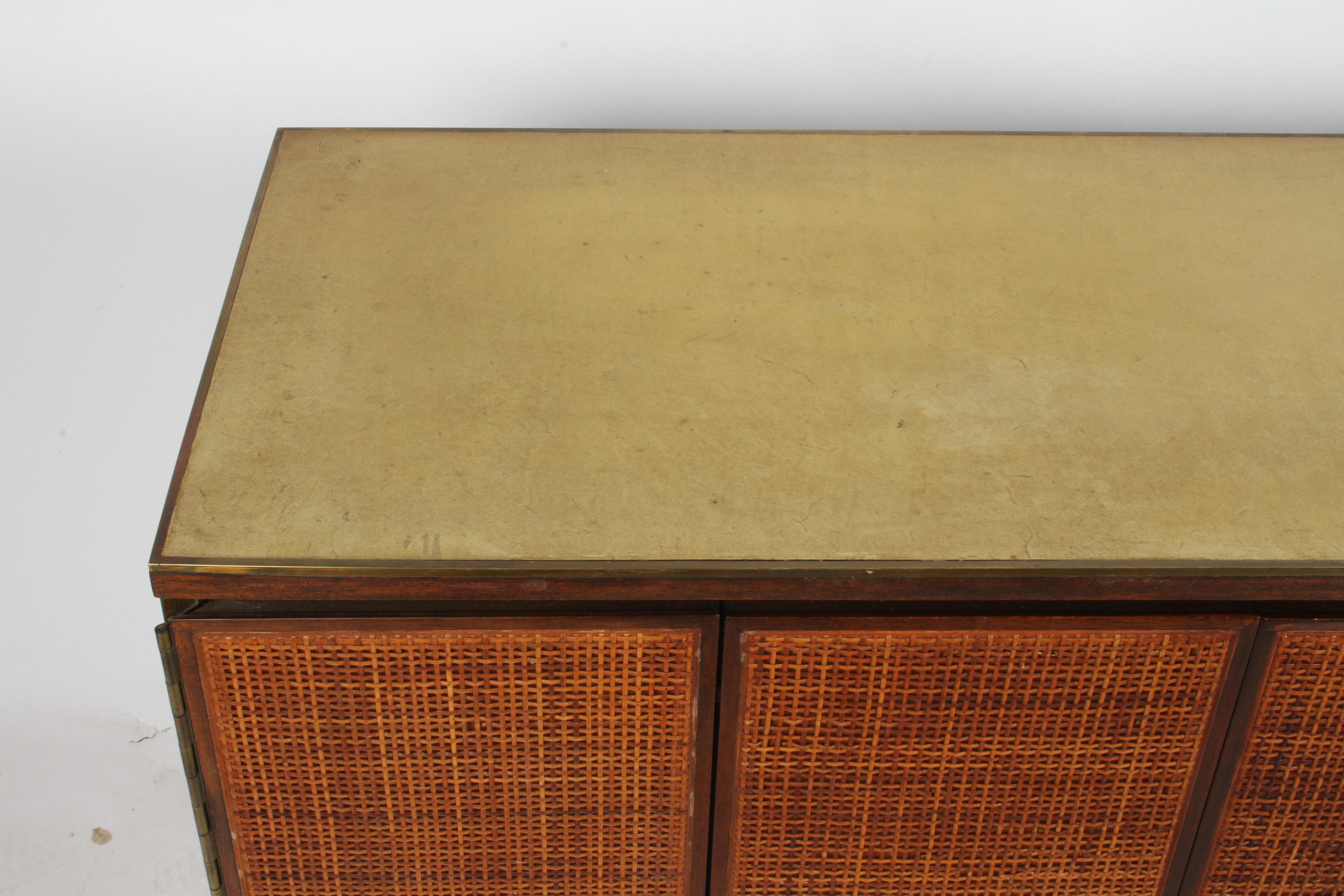 Paul McCobb for Calvin Leather Top and Caned Front Dresser or Sideboard (Moderne der Mitte des Jahrhunderts)