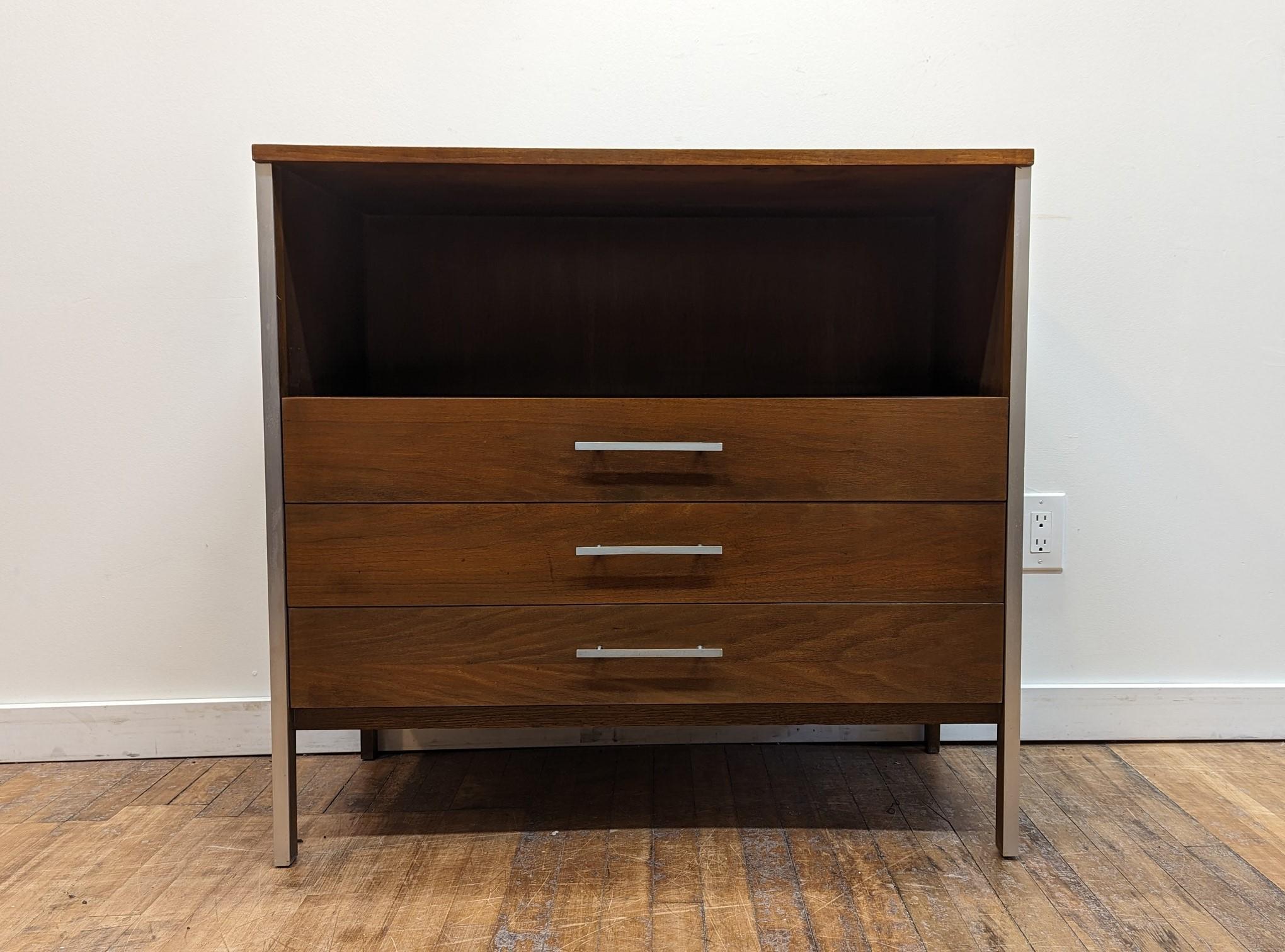 Mid-Century Modern Paul McCobb for Calvin Linear Group Display Cabinet For Sale