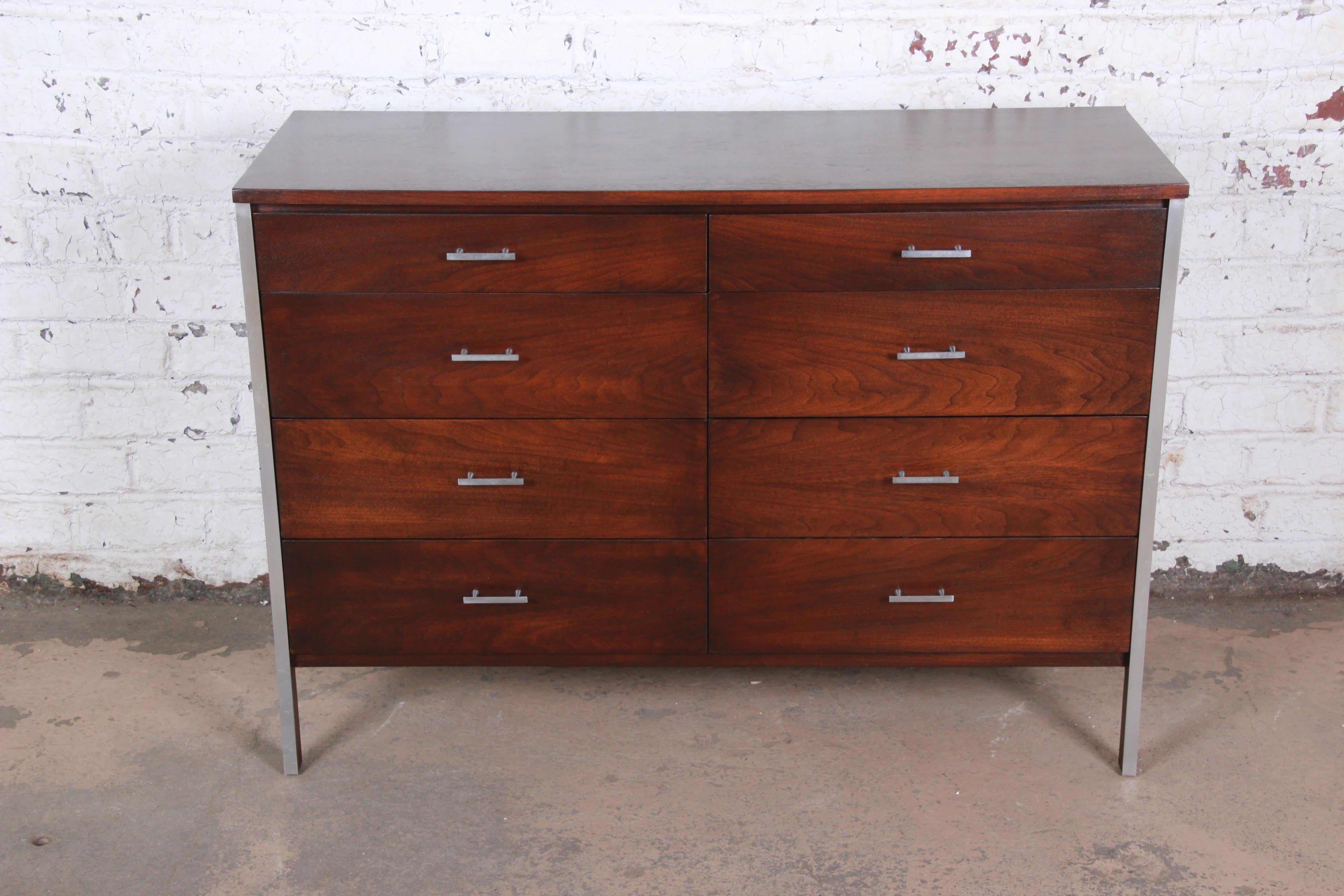 An exceptional Mid-Century Modern dresser or credenza designed by Paul McCobb for his Linear Group line for Calvin Furniture. The dresser features beautiful walnut wood grain with aluminum trim. It offers ample storage, with eight dovetailed drawers