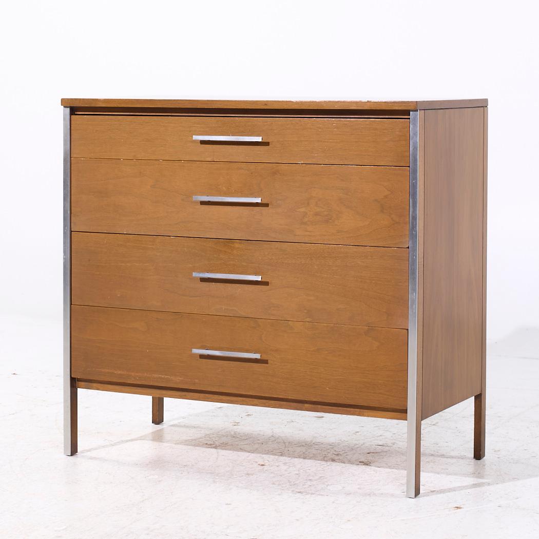 Mid-Century Modern Paul McCobb for Calvin MCM Commode haute à 4 tiroirs en noyer et aluminium en vente