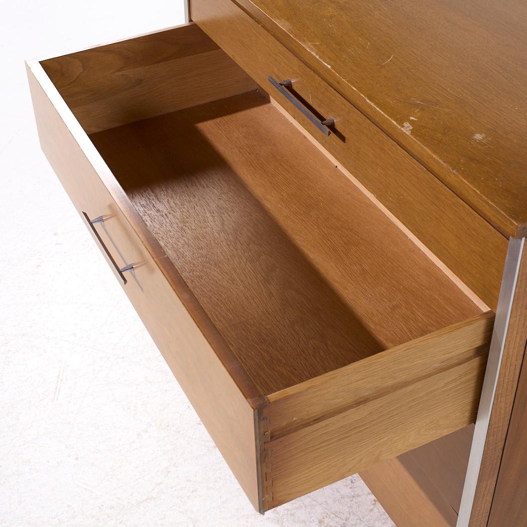 Aluminium Paul McCobb for Calvin MCM Commode haute à 4 tiroirs en noyer et aluminium en vente