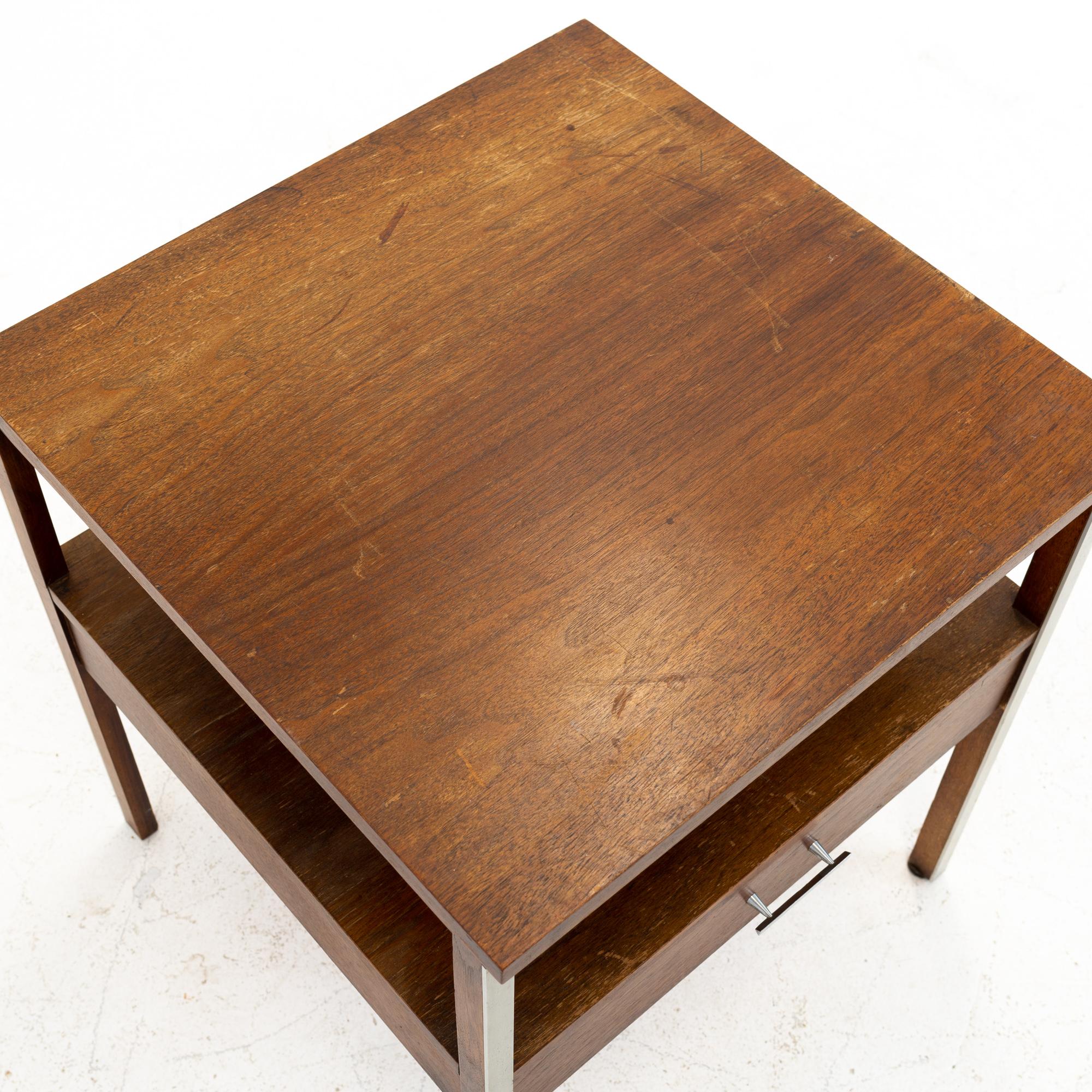 Late 20th Century Paul McCobb for Calvin Linear Mid Century Side End Table For Sale