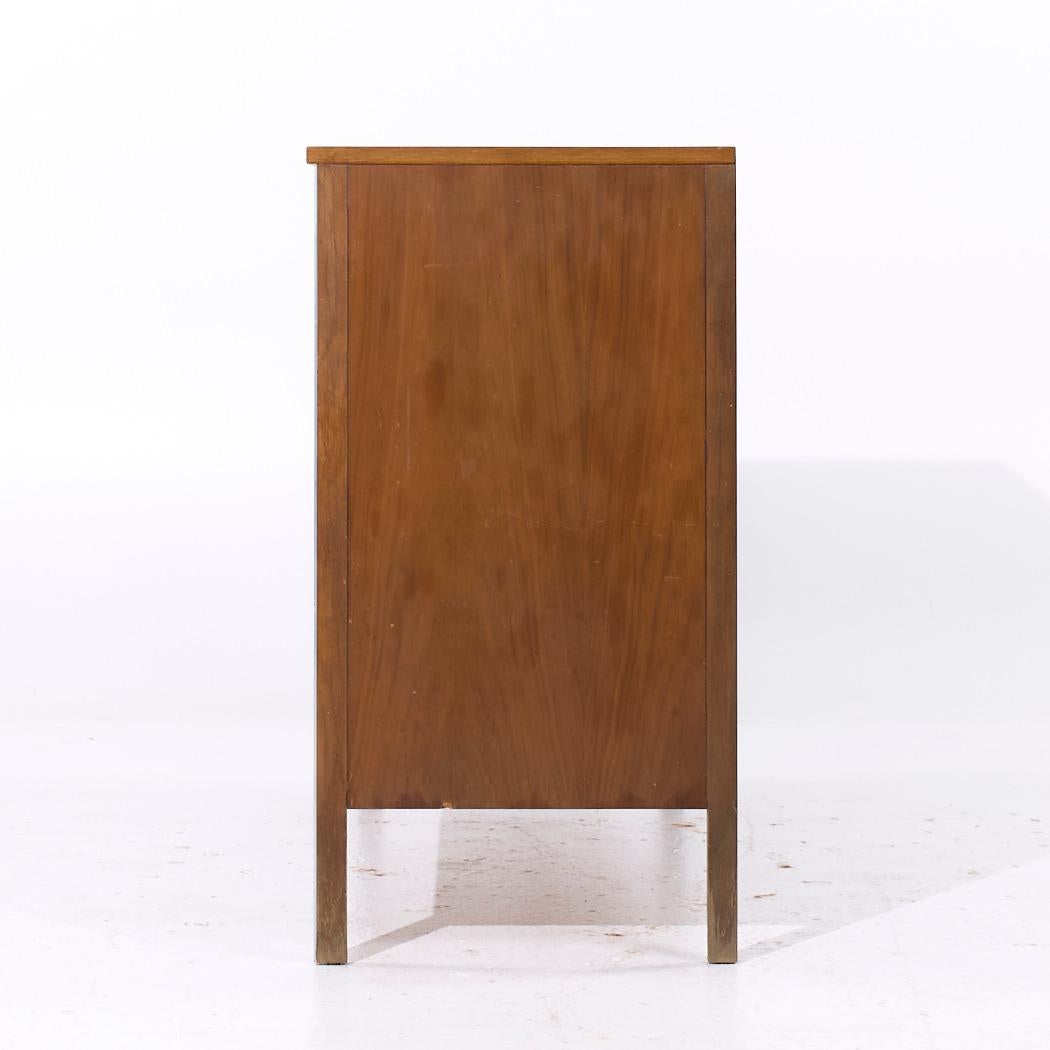 Paul McCobb for Calvin Linear Mid Century Walnut Credenza In Good Condition For Sale In Countryside, IL