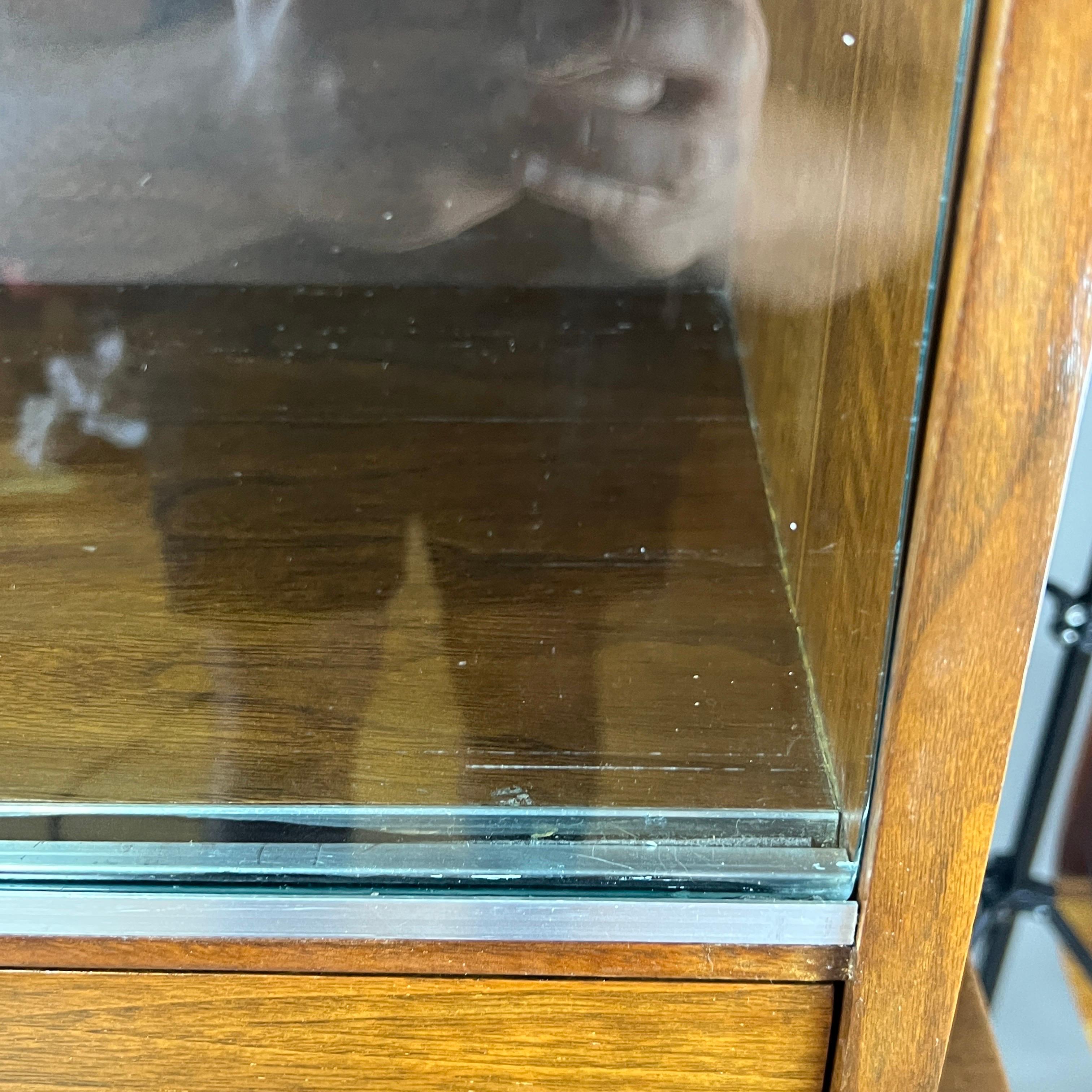 Paul McCobb per Calvin Linear Credenza in noce del metà del secolo scorso con convitto in vendita 9