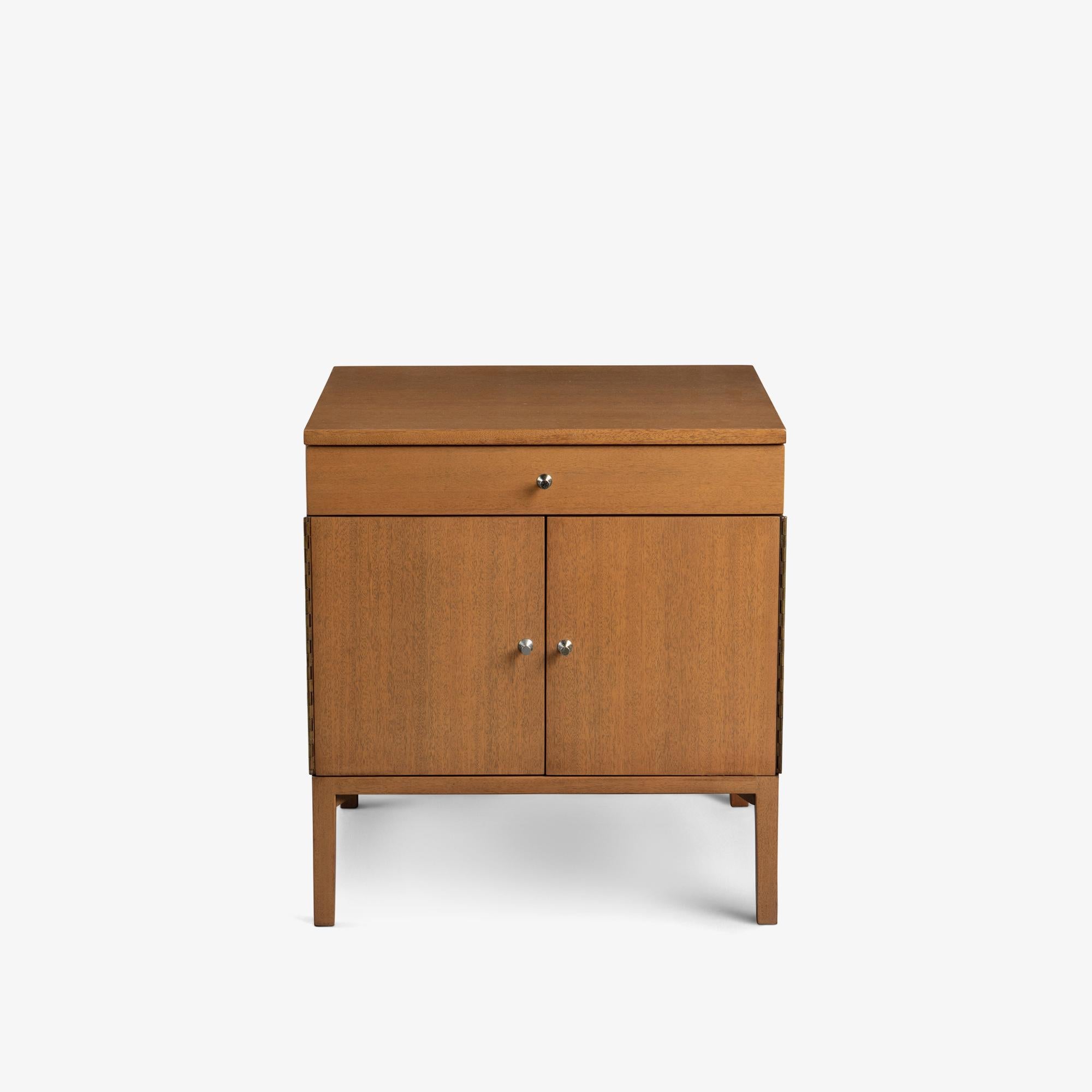Paul McCobb for Calvin Mahogany Nightstand End Tables, Pair In Good Condition For Sale In Stamford, CT
